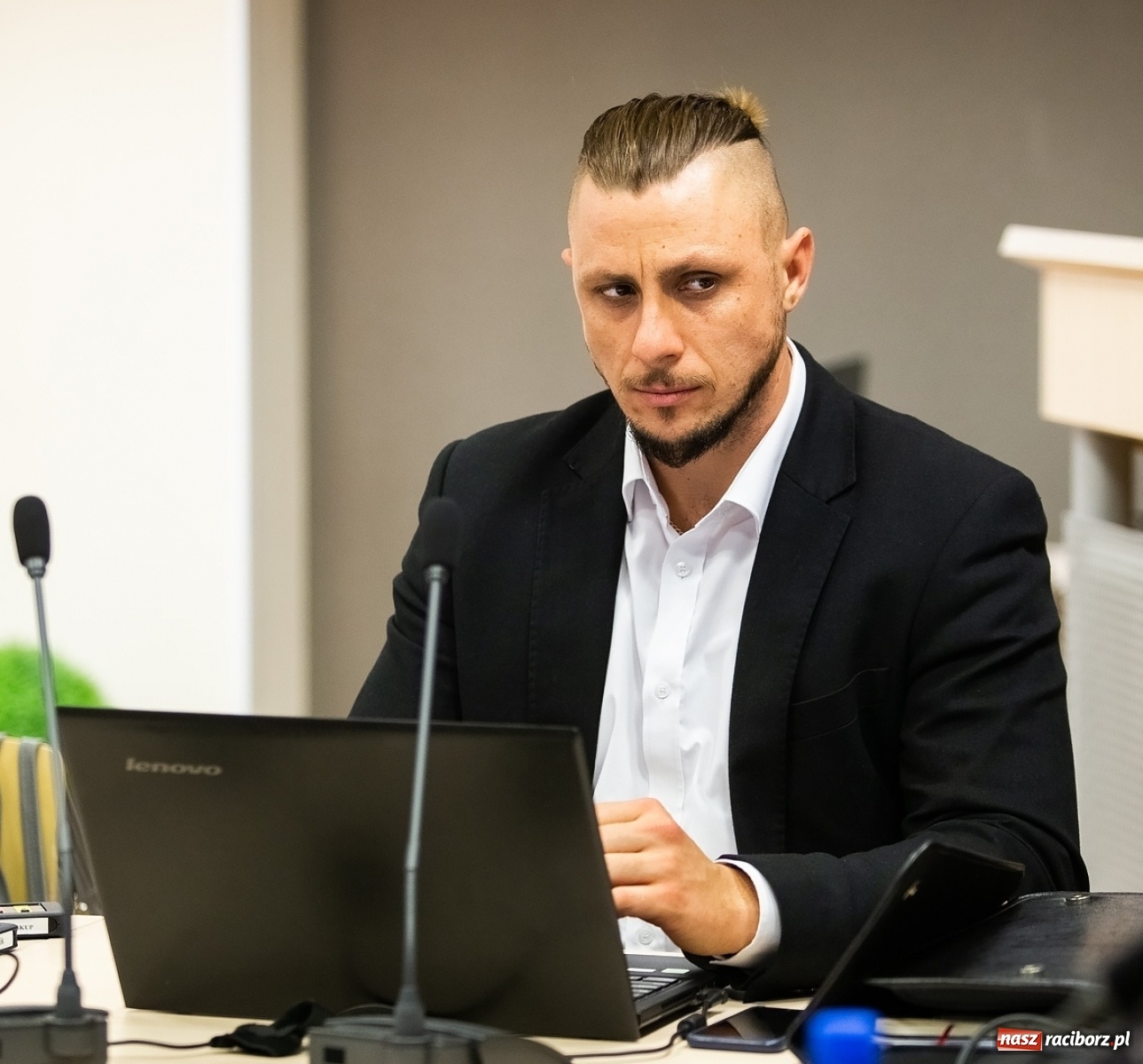 Zdjęcie w galerii na portalu naszraciborz.pl: Dewastacja pomiędzy Krowiarkami a Makowem. Starosta zgłosi sprawę policji  wiadomości z regionu