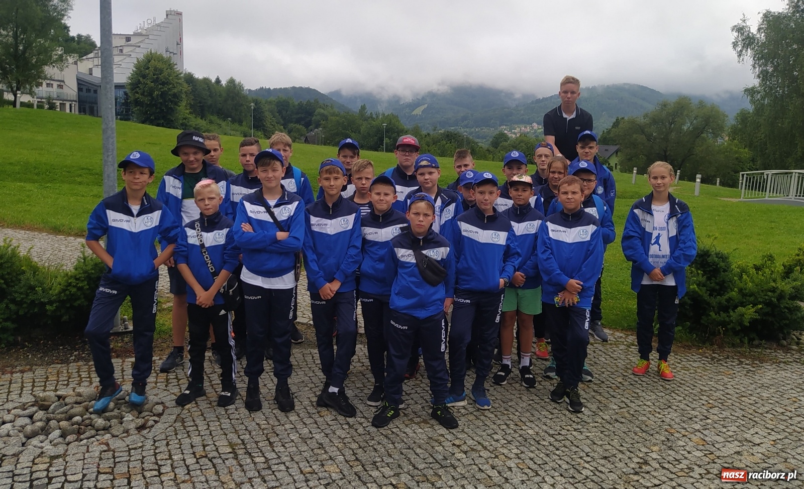 Zdjęcie w galerii na portalu naszraciborz.pl: Młodziki i trampkarze LKS Markowice na obozie w Ustroniu wiadomości z regionu