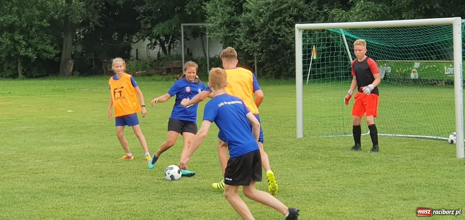 Zdjęcie w galerii na portalu naszraciborz.pl: Młodziki i trampkarze LKS Markowice na obozie w Ustroniu wiadomości z regionu