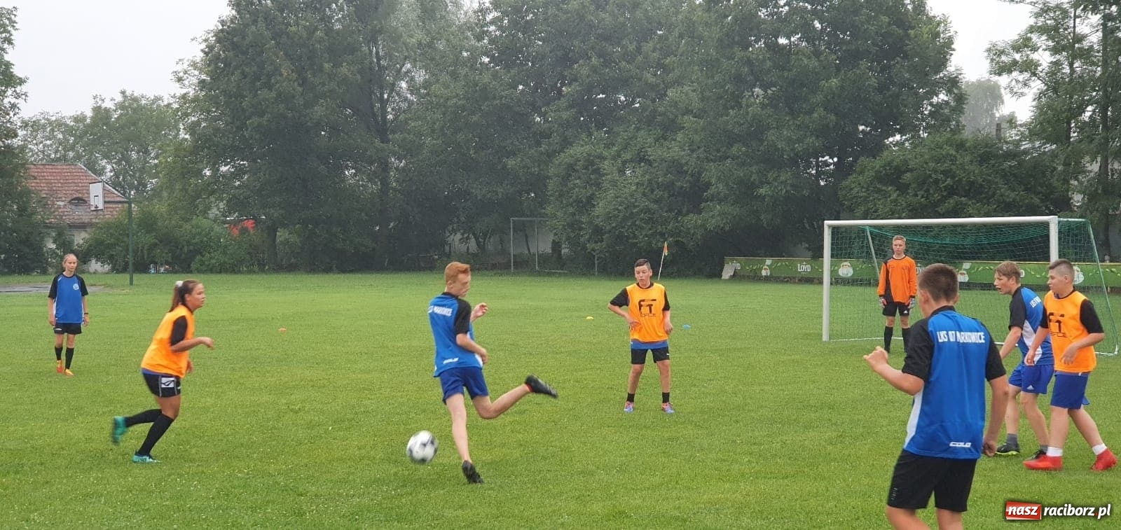 Zdjęcie w galerii na portalu naszraciborz.pl: Młodziki i trampkarze LKS Markowice na obozie w Ustroniu wiadomości z regionu