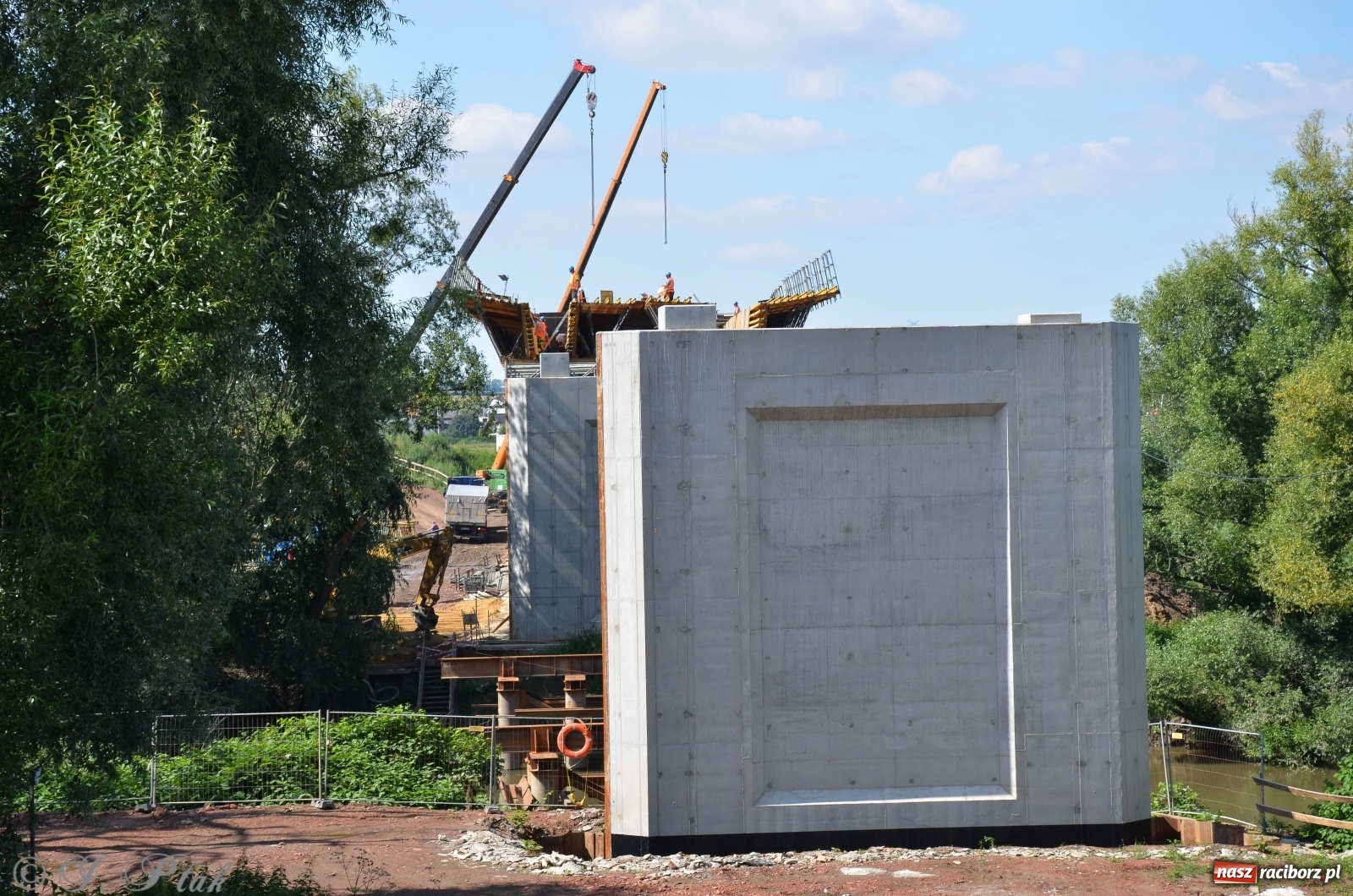 Zdjęcie w galerii na portalu naszraciborz.pl: Budowa wiaduktu nad linią kolejową w kierunku Markowic [FOTO] wiadomości z regionu