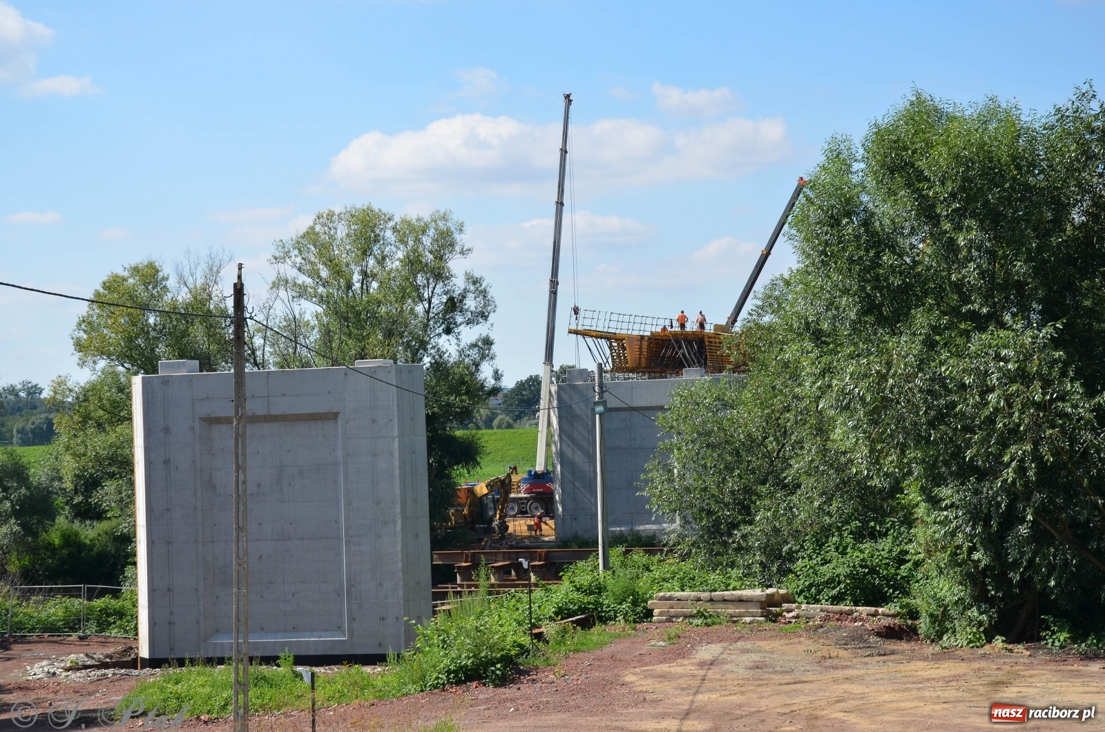 Zdjęcie w galerii na portalu naszraciborz.pl: Budowa wiaduktu nad linią kolejową w kierunku Markowic [FOTO] wiadomości z regionu