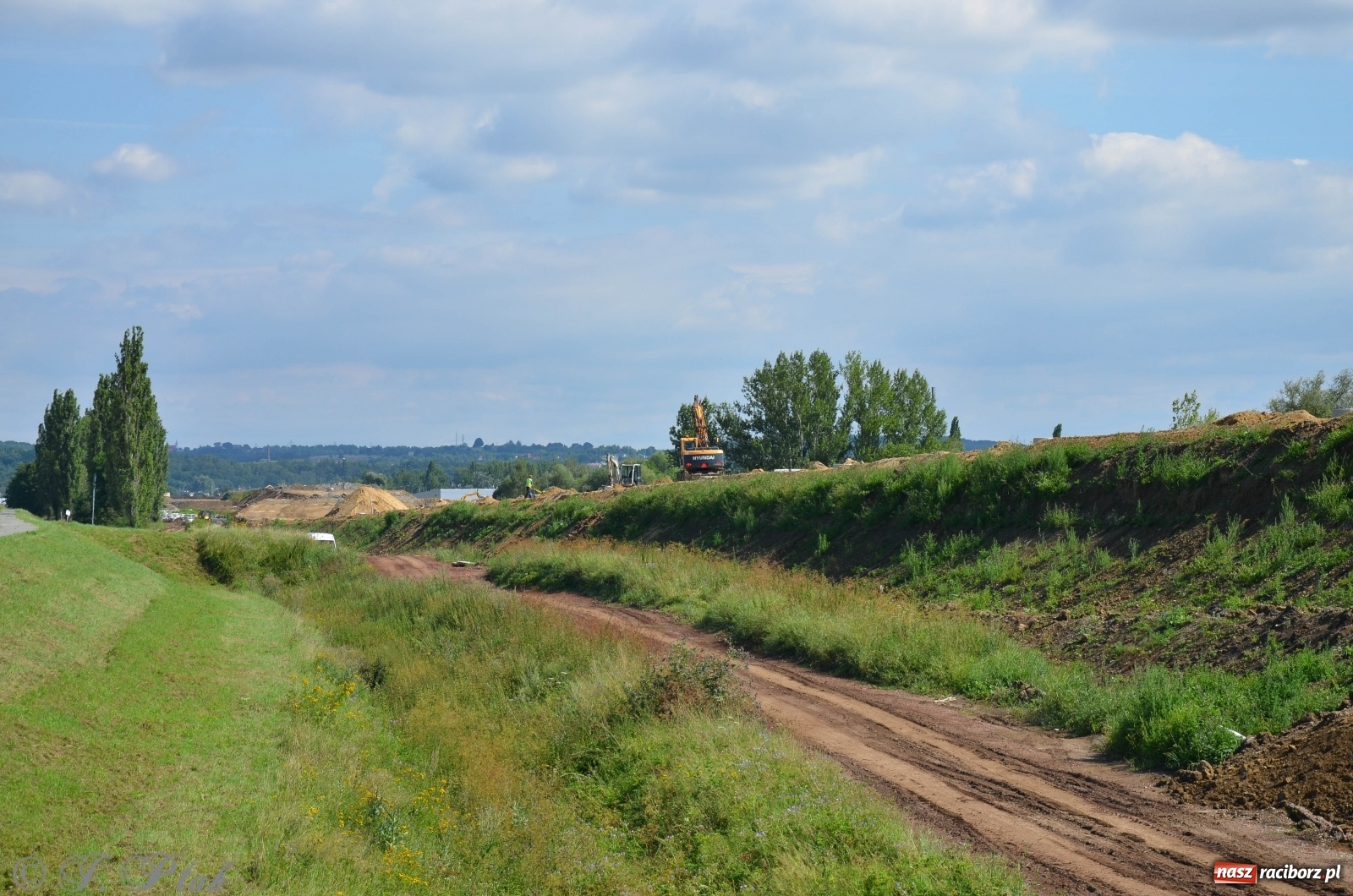 Zdjęcie w galerii na portalu naszraciborz.pl: Budowa wiaduktu nad linią kolejową w kierunku Markowic [FOTO] wiadomości z regionu