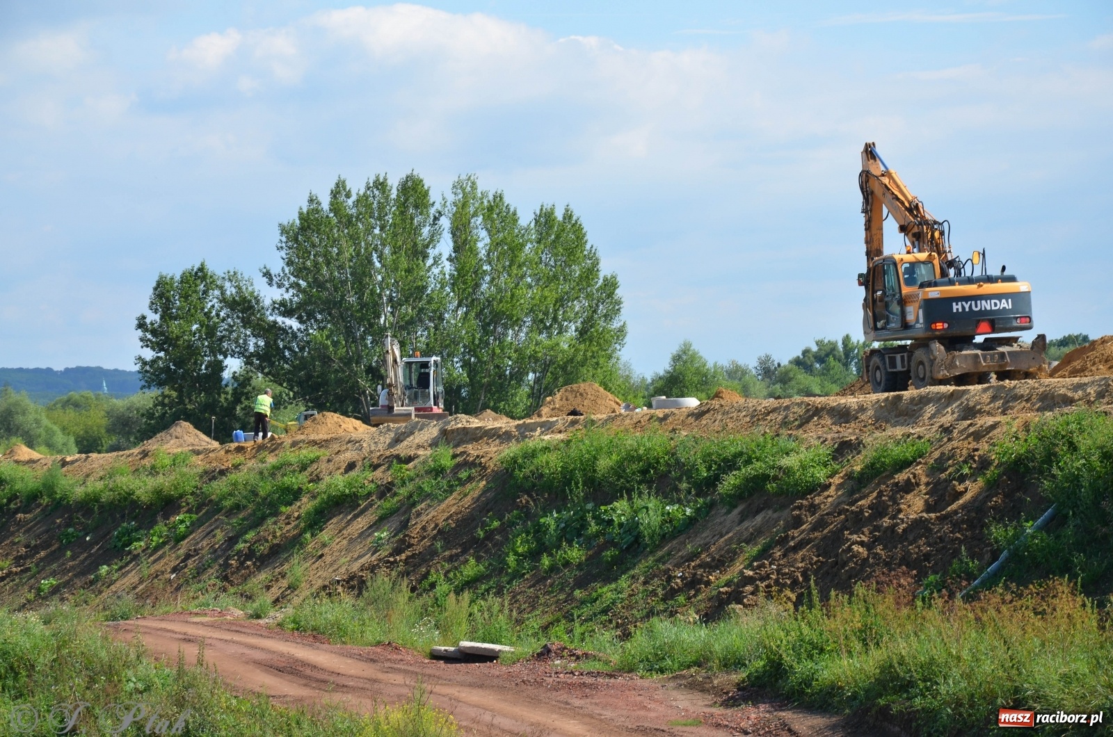 Zdjęcie w galerii na portalu naszraciborz.pl: Budowa wiaduktu nad linią kolejową w kierunku Markowic [FOTO] wiadomości z regionu