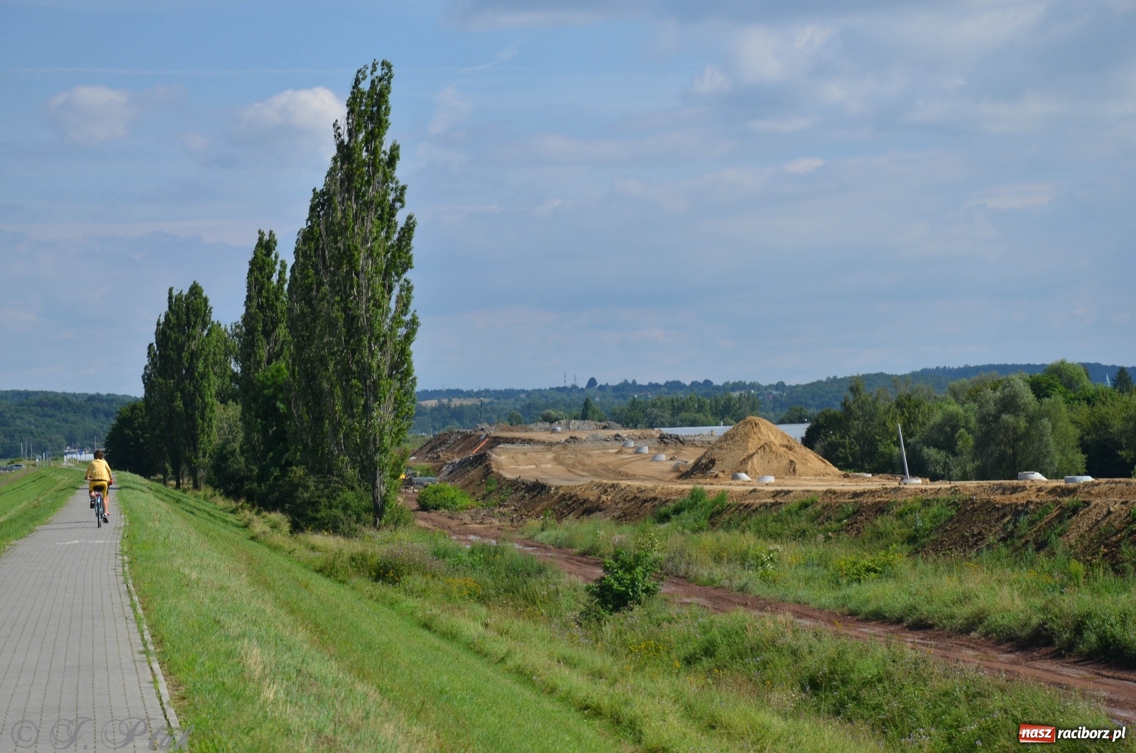 Zdjęcie w galerii na portalu naszraciborz.pl: Budowa wiaduktu nad linią kolejową w kierunku Markowic [FOTO] wiadomości z regionu