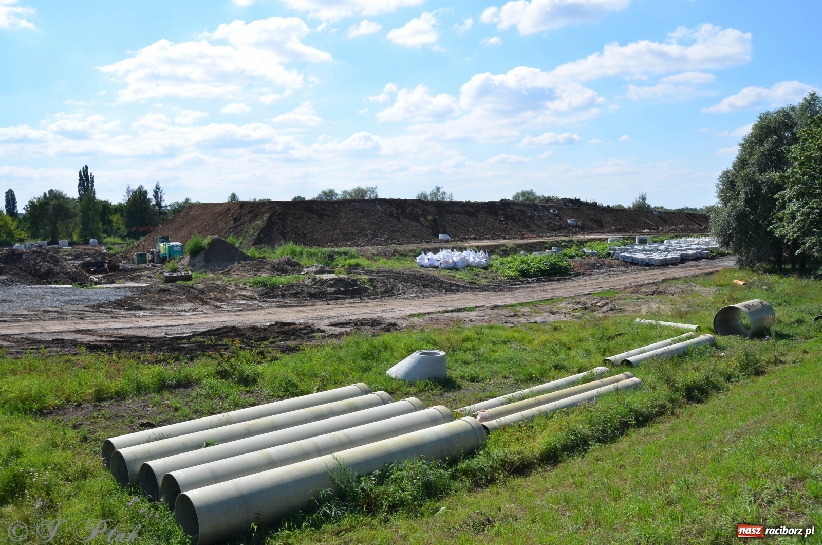 Zdjęcie w galerii na portalu naszraciborz.pl: Budowa wiaduktu nad linią kolejową w kierunku Markowic [FOTO] wiadomości z regionu