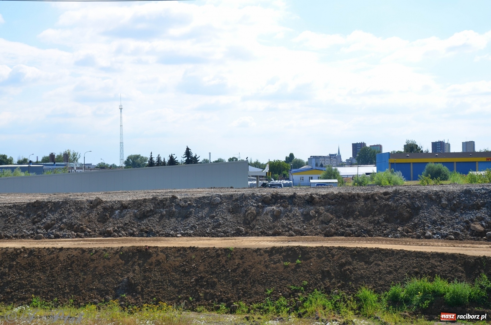 Zdjęcie w galerii na portalu naszraciborz.pl: Budowa wiaduktu nad linią kolejową w kierunku Markowic [FOTO] wiadomości z regionu