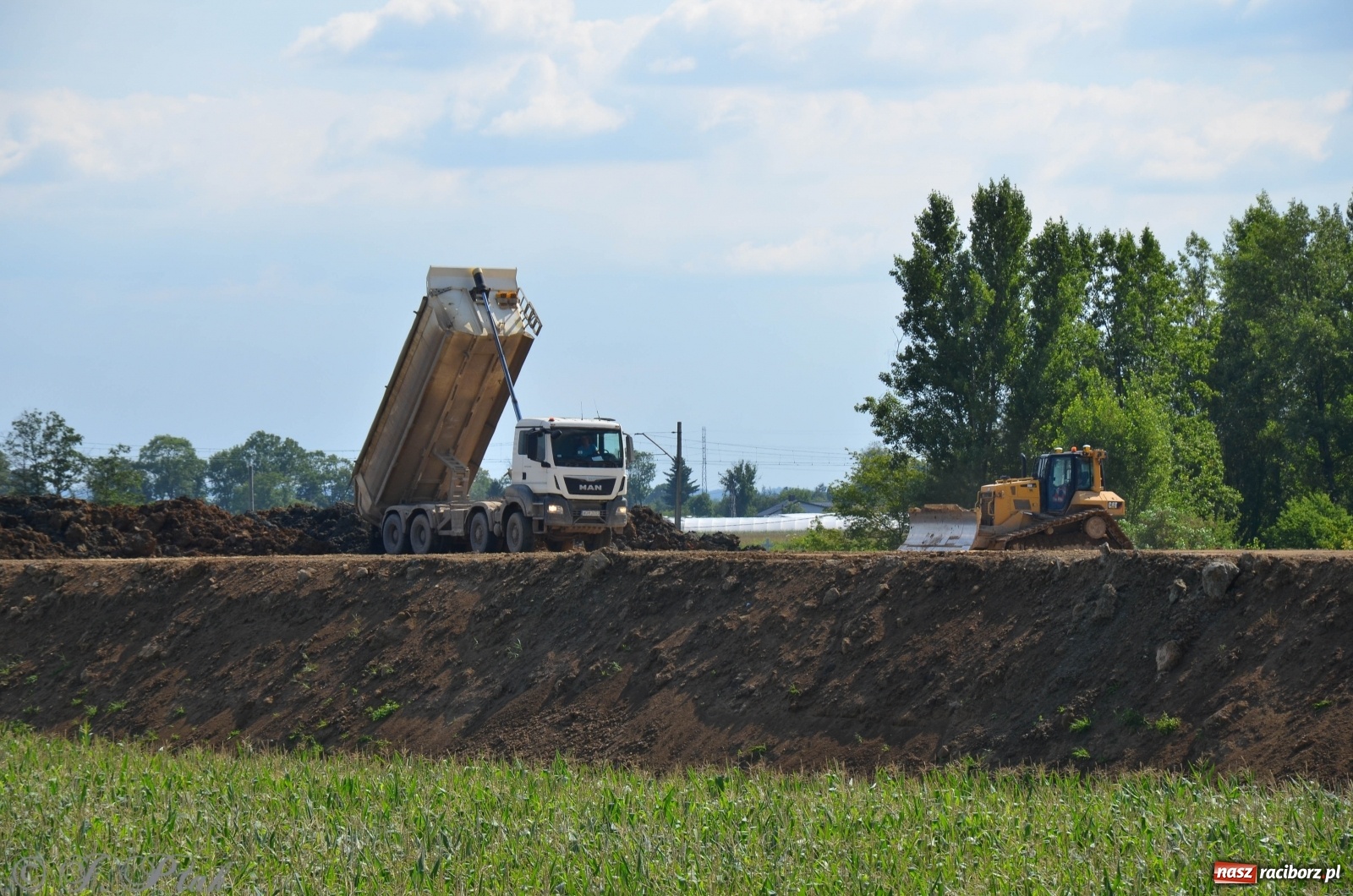 Zdjęcie w galerii na portalu naszraciborz.pl: Budowa wiaduktu nad linią kolejową w kierunku Markowic [FOTO] wiadomości z regionu