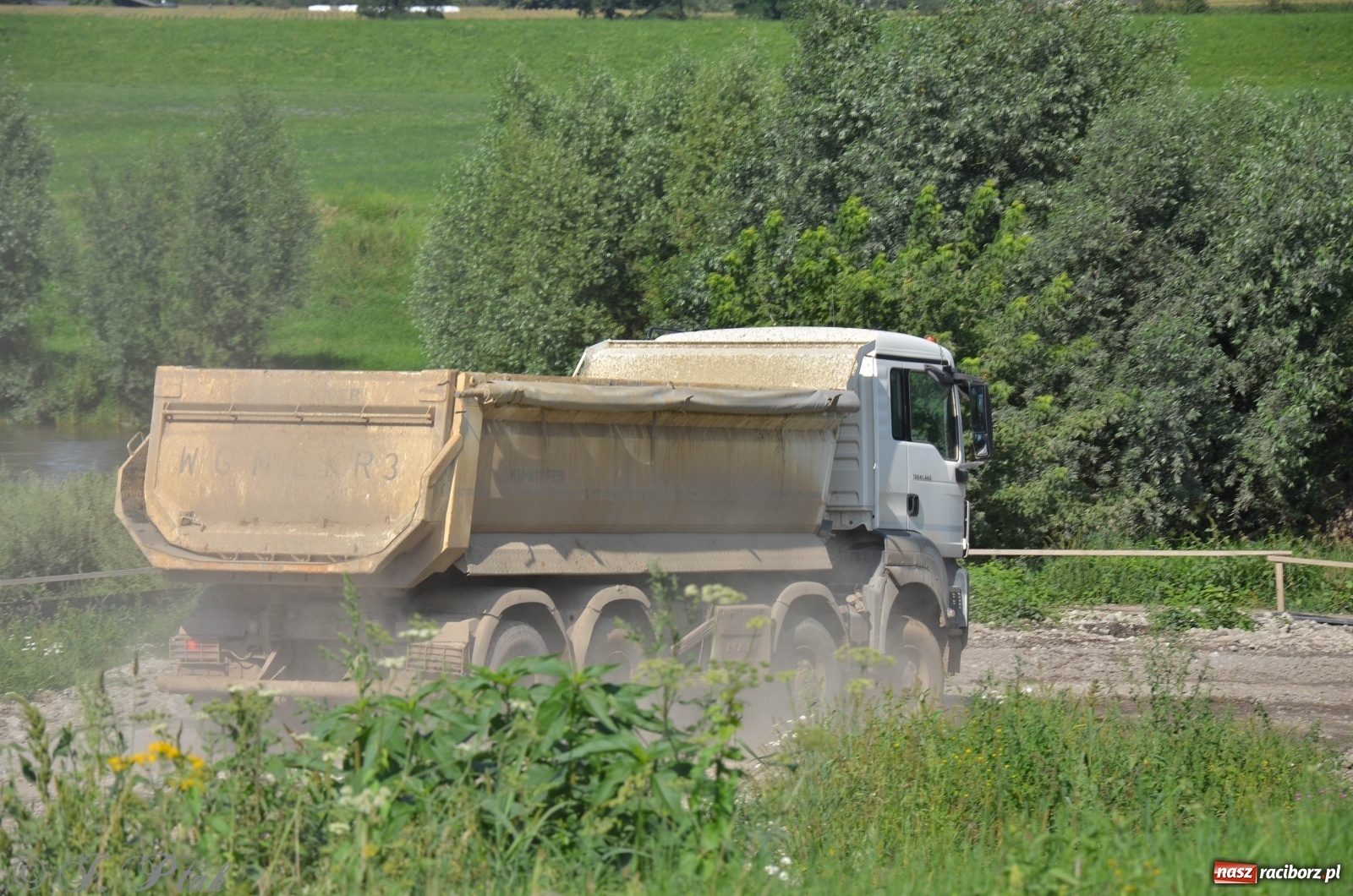Zdjęcie w galerii na portalu naszraciborz.pl: Budowa wiaduktu nad linią kolejową w kierunku Markowic [FOTO] wiadomości z regionu