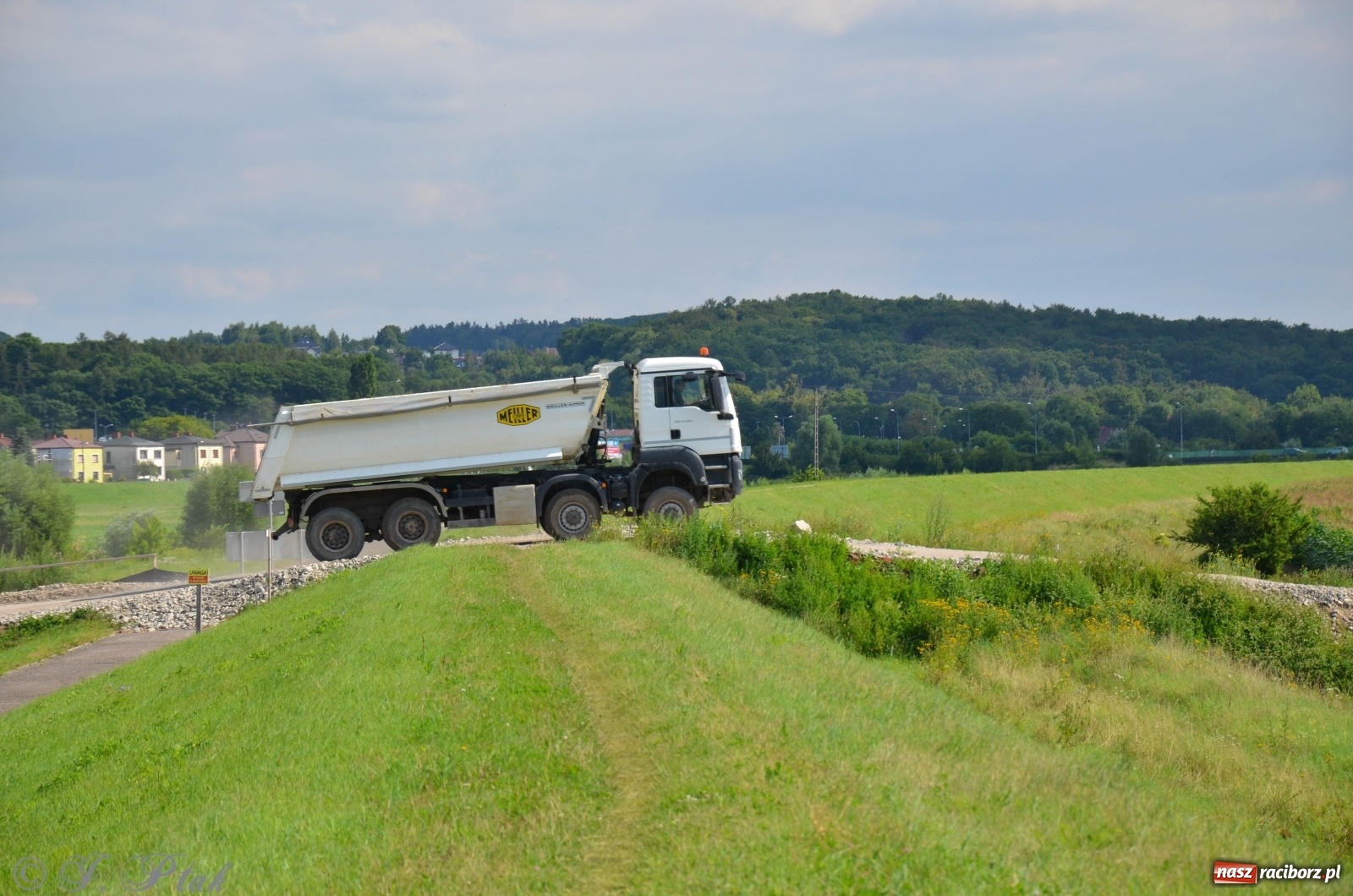 Zdjęcie w galerii na portalu naszraciborz.pl: Budowa wiaduktu nad linią kolejową w kierunku Markowic [FOTO] wiadomości z regionu