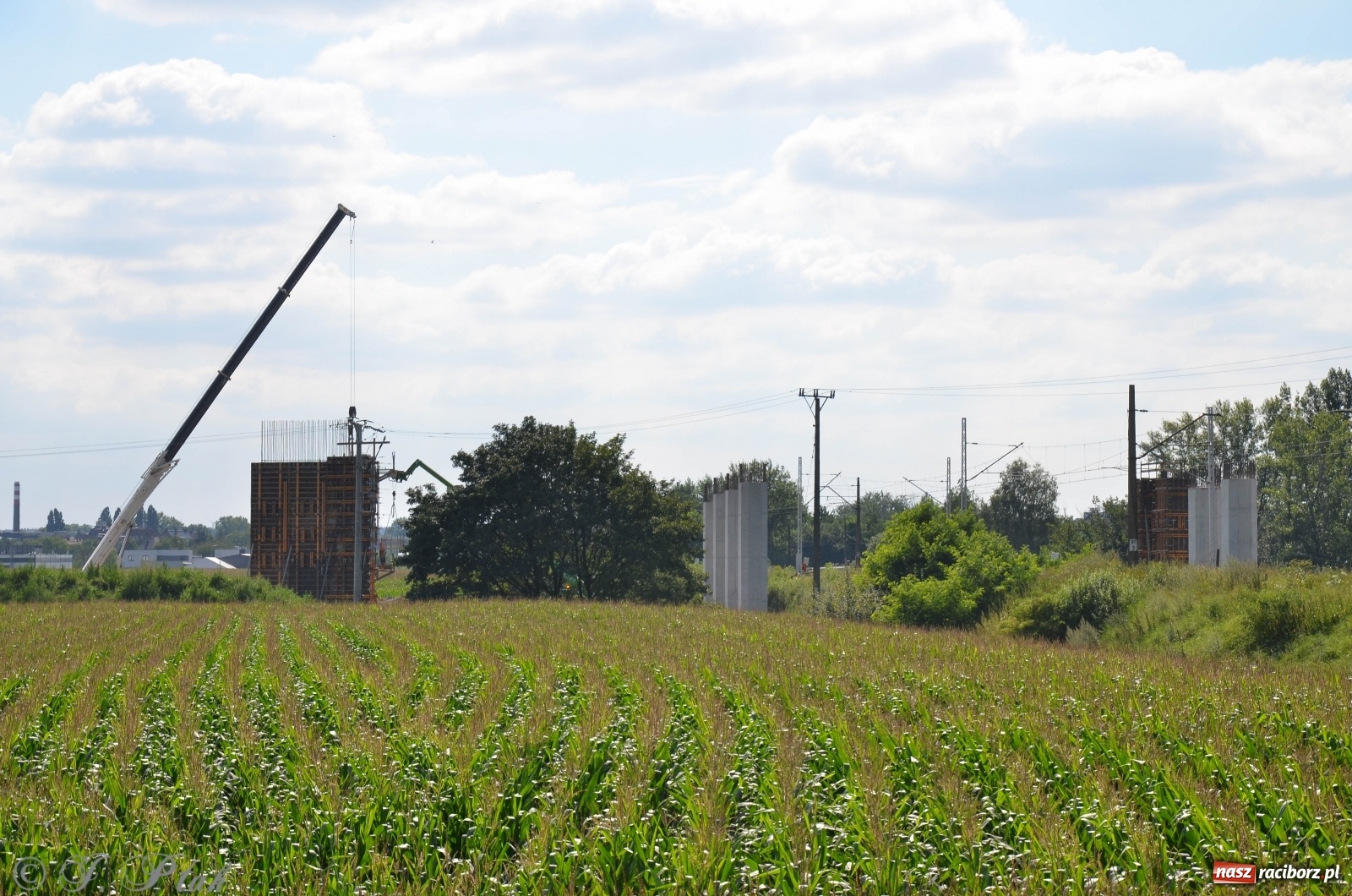 Zdjęcie w galerii na portalu naszraciborz.pl: Budowa wiaduktu nad linią kolejową w kierunku Markowic [FOTO] wiadomości z regionu