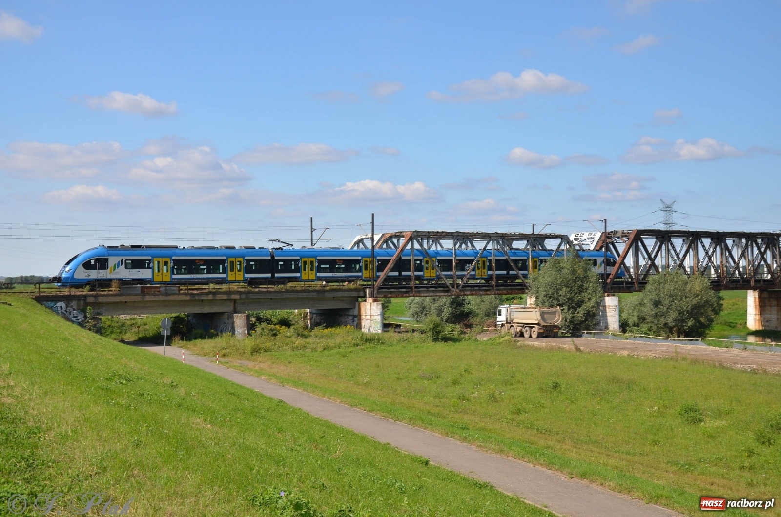 Zdjęcie w galerii na portalu naszraciborz.pl: Budowa wiaduktu nad linią kolejową w kierunku Markowic [FOTO] wiadomości z regionu