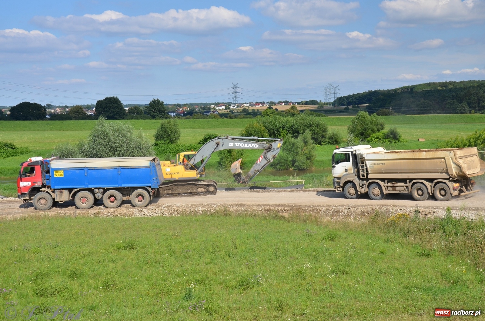 Zdjęcie w galerii na portalu naszraciborz.pl: Budowa wiaduktu nad linią kolejową w kierunku Markowic [FOTO] wiadomości z regionu