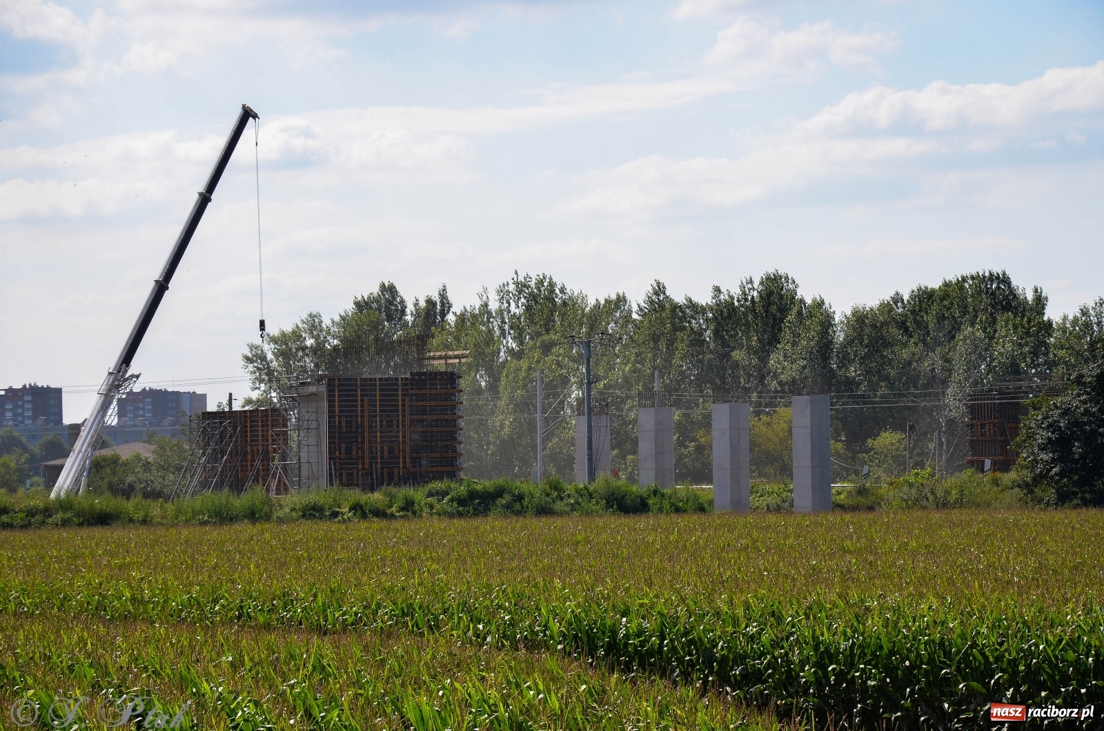 Zdjęcie w galerii na portalu naszraciborz.pl: Budowa wiaduktu nad linią kolejową w kierunku Markowic [FOTO] wiadomości z regionu