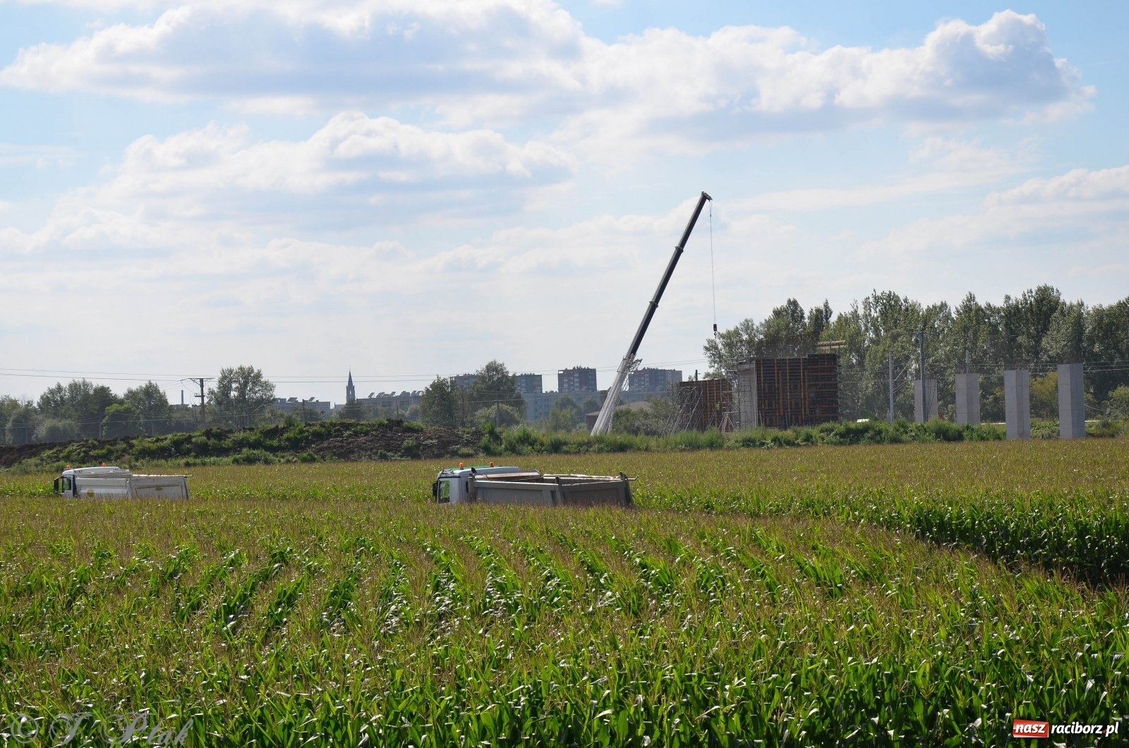 Zdjęcie w galerii na portalu naszraciborz.pl: Budowa wiaduktu nad linią kolejową w kierunku Markowic [FOTO] wiadomości z regionu