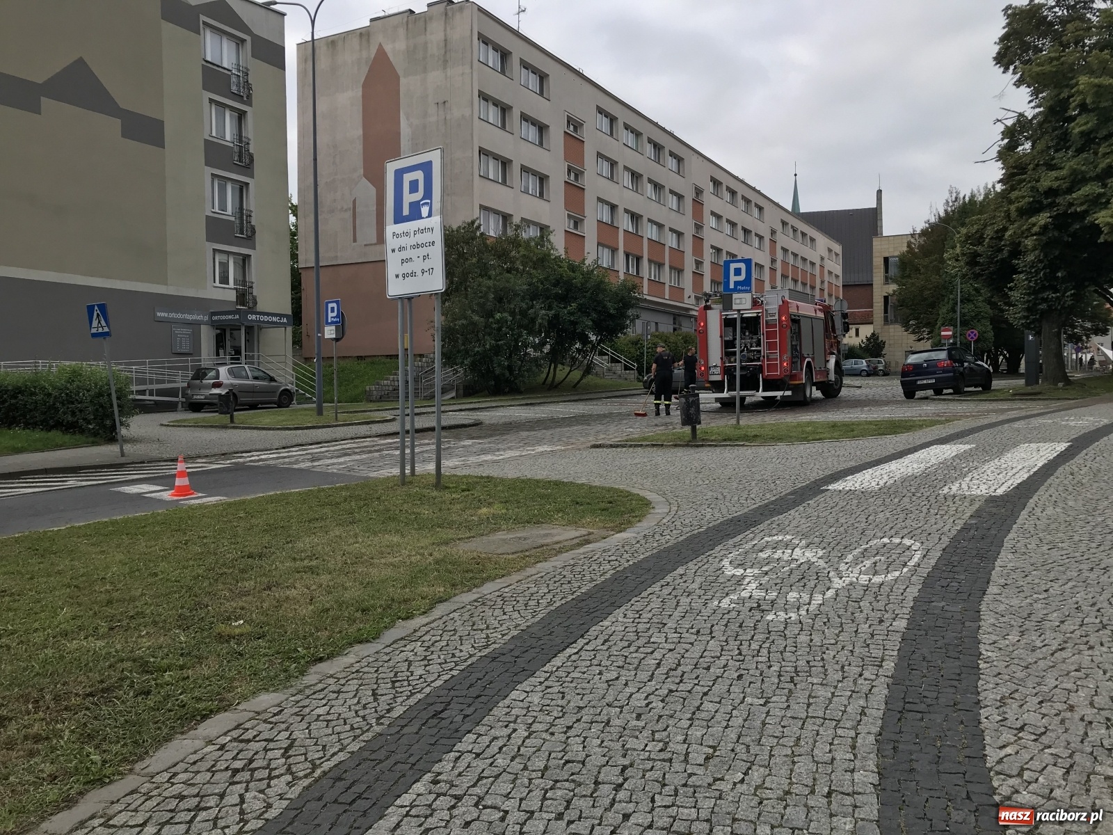 Zdjęcie w galerii na portalu naszraciborz.pl: Sprzątanie po sprzątaniu. Zawiniła zamiatarka  wiadomości z regionu