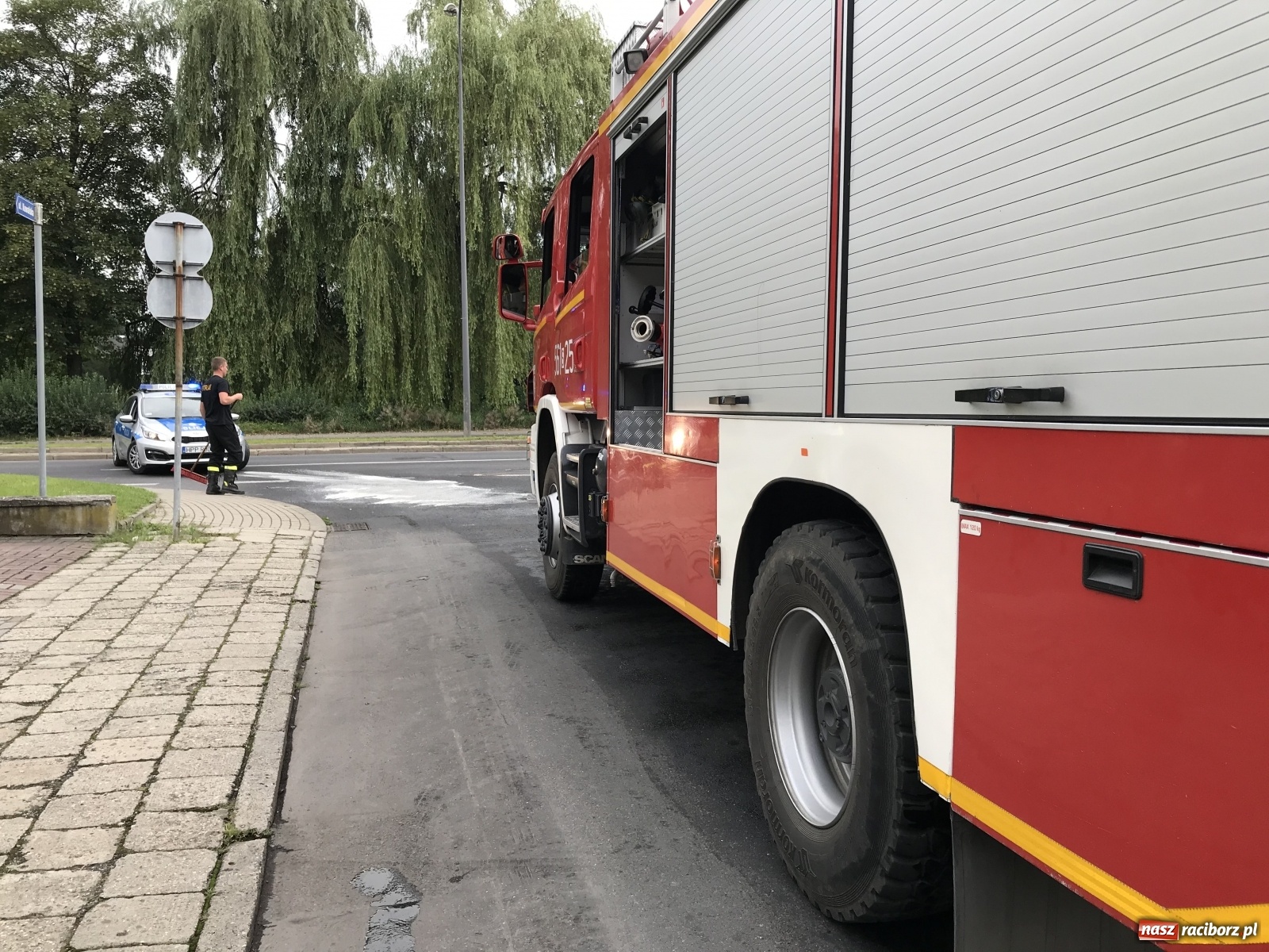 Zdjęcie w galerii na portalu naszraciborz.pl: Sprzątanie po sprzątaniu. Zawiniła zamiatarka  wiadomości z regionu