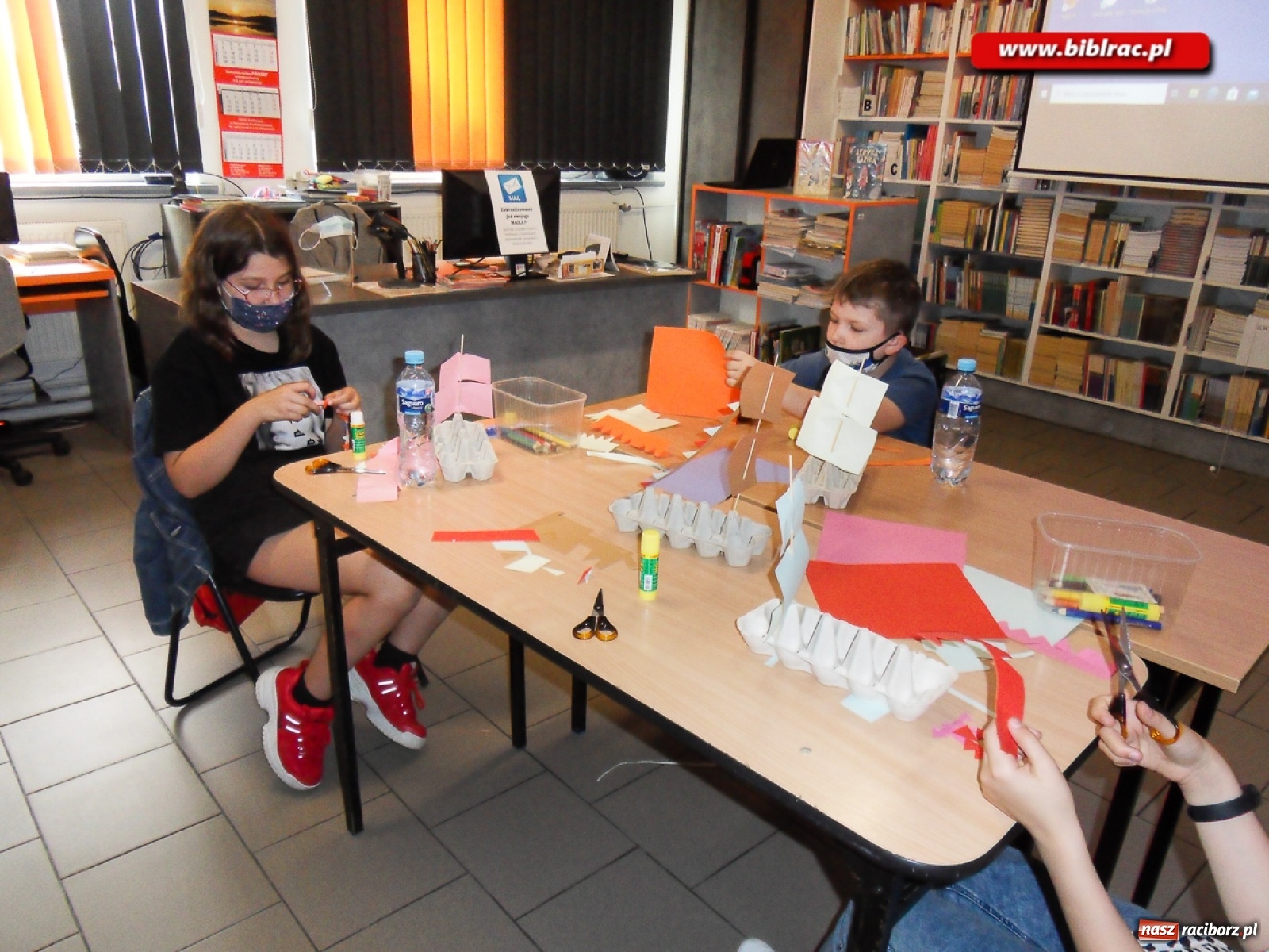 Zdjęcie w galerii na portalu naszraciborz.pl: Dogoterapia i afrykańska przygoda, czyli lato z biblioteką w Markowicach  wiadomości z regionu