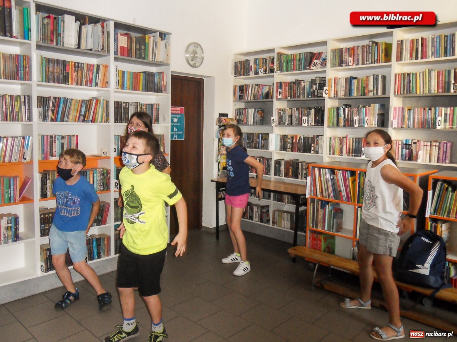 Zdjęcie w galerii na portalu naszraciborz.pl: Dogoterapia i afrykańska przygoda, czyli lato z biblioteką w Markowicach  wiadomości z regionu