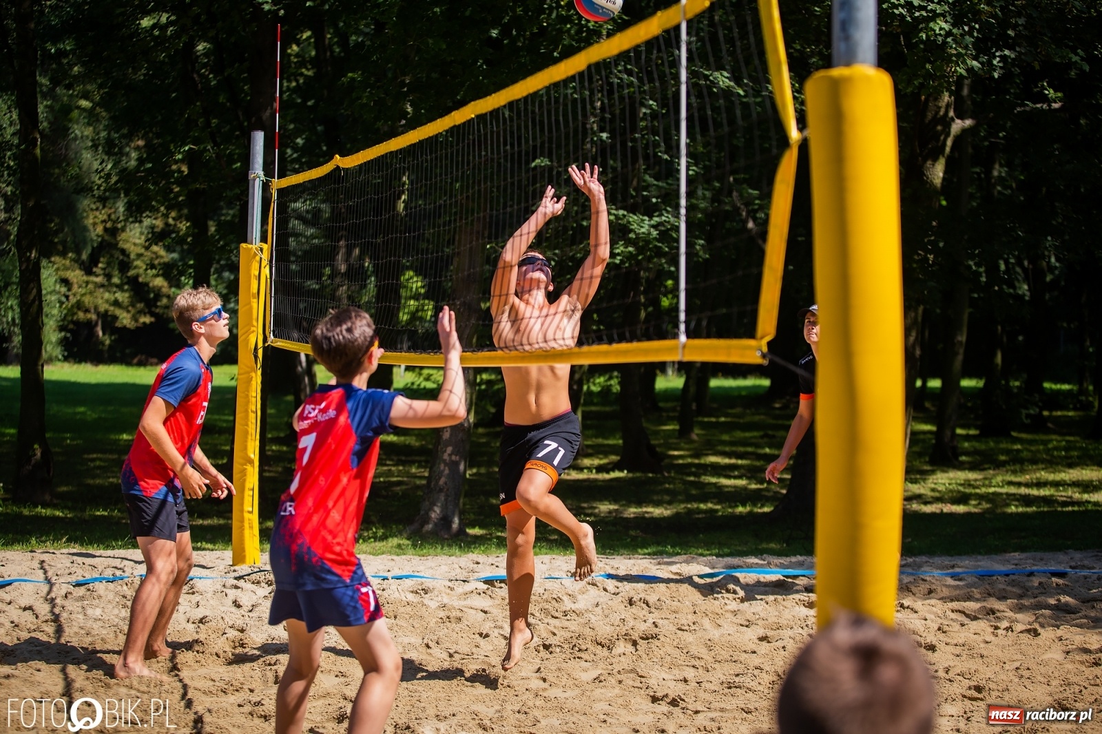 Zdjęcie w galerii na portalu naszraciborz.pl: Turniej w Siatkówce Plażowej na Oborze wiadomości z regionu