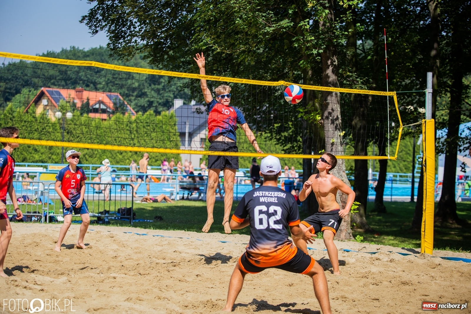 Zdjęcie w galerii na portalu naszraciborz.pl: Turniej w Siatkówce Plażowej na Oborze wiadomości z regionu