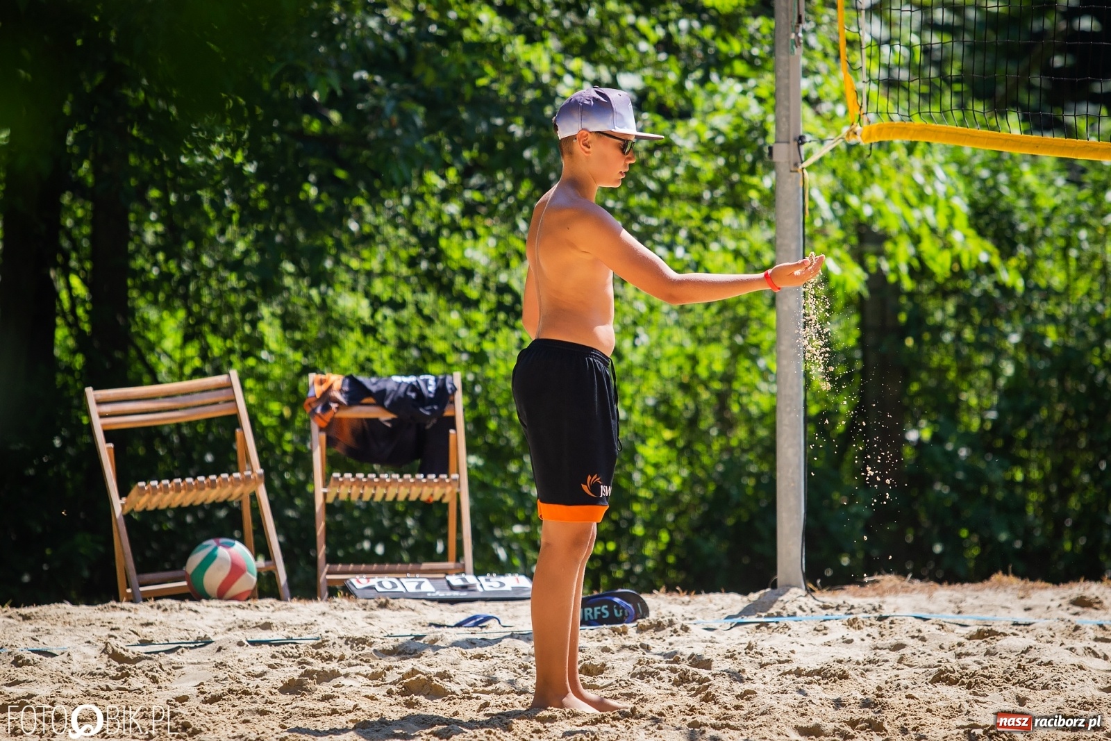 Zdjęcie w galerii na portalu naszraciborz.pl: Turniej w Siatkówce Plażowej na Oborze wiadomości z regionu
