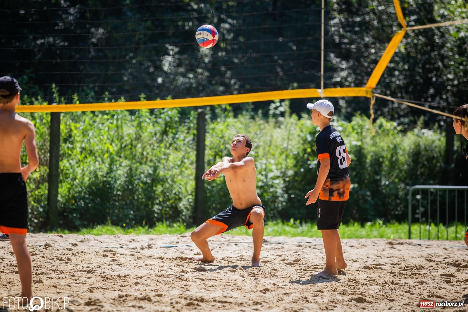 Zdjęcie w galerii na portalu naszraciborz.pl: Turniej w Siatkówce Plażowej na Oborze wiadomości z regionu