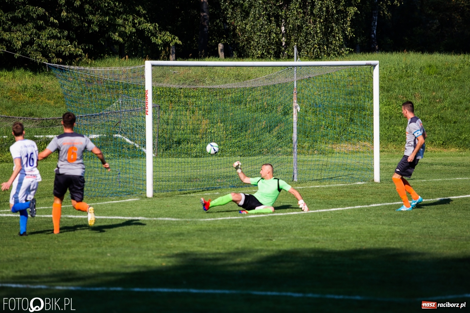 Zdjęcie w galerii na portalu naszraciborz.pl: Derby powiatu. Unia Racibórz rozbiła Naprzód Borucin [FOTO]  wiadomości z regionu