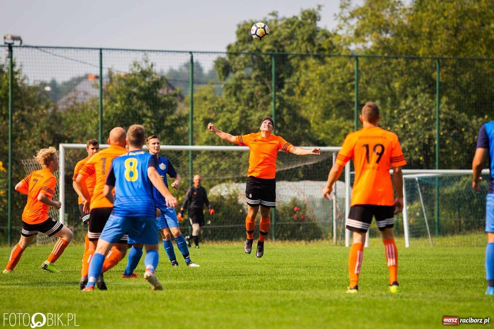 Zdjęcie w galerii na portalu naszraciborz.pl: Derby Raciborza. O wygranej przesądziły karne z kapelusza? [FOTO] wiadomości z regionu