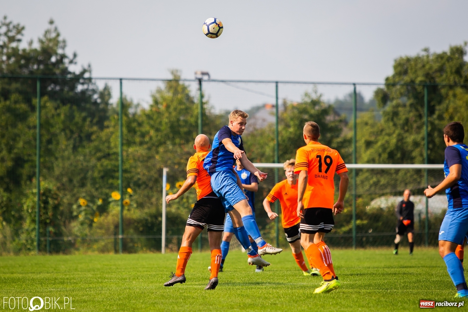 Zdjęcie w galerii na portalu naszraciborz.pl: Derby Raciborza. O wygranej przesądziły karne z kapelusza? [FOTO] wiadomości z regionu