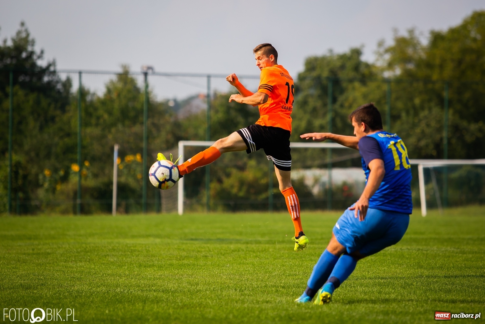 Zdjęcie w galerii na portalu naszraciborz.pl: Derby Raciborza. O wygranej przesądziły karne z kapelusza? [FOTO] wiadomości z regionu
