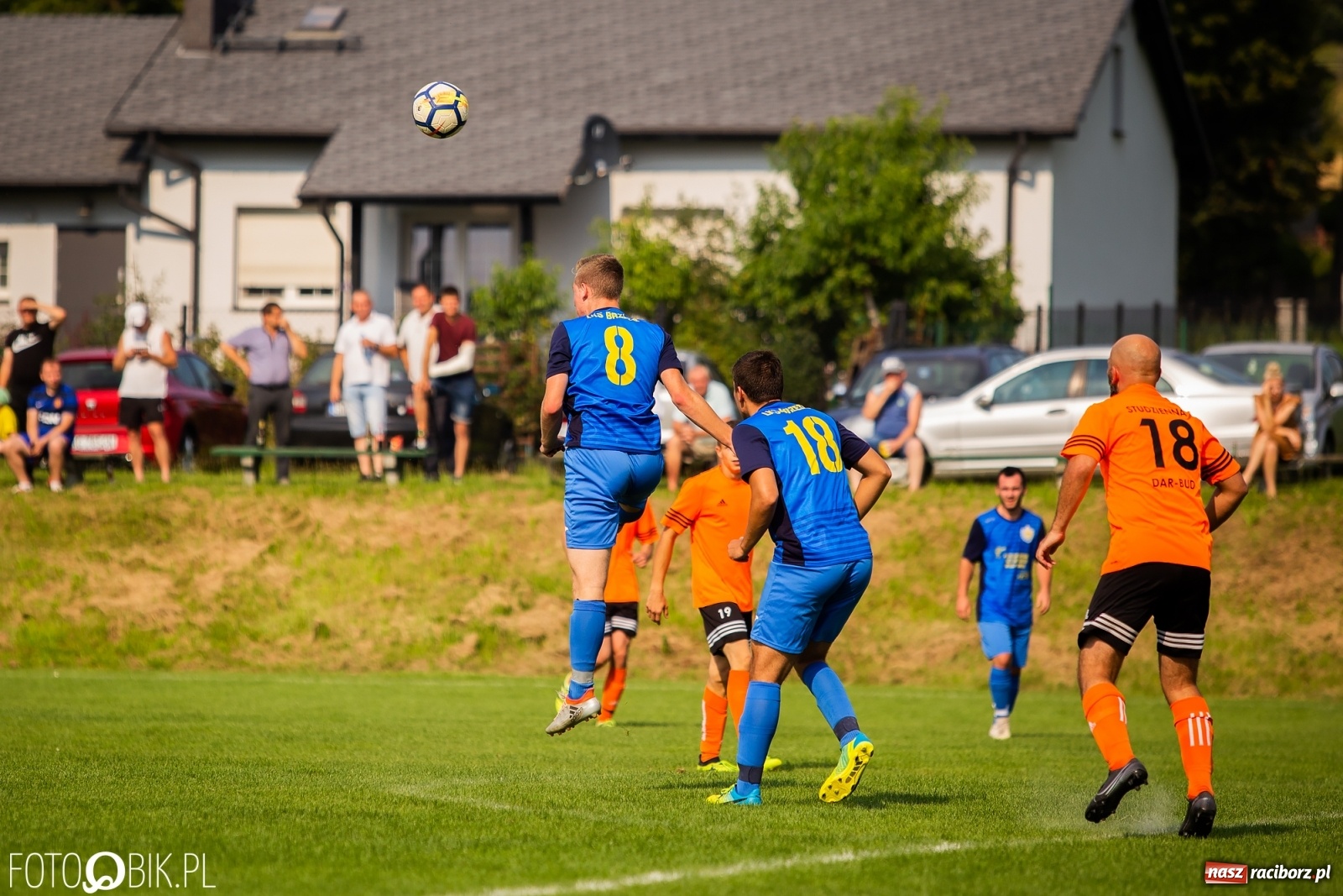 Zdjęcie w galerii na portalu naszraciborz.pl: Derby Raciborza. O wygranej przesądziły karne z kapelusza? [FOTO] wiadomości z regionu
