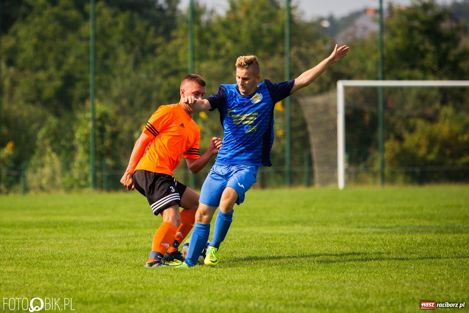 Zdjęcie w galerii na portalu naszraciborz.pl: Derby Raciborza. O wygranej przesądziły karne z kapelusza? [FOTO] wiadomości z regionu