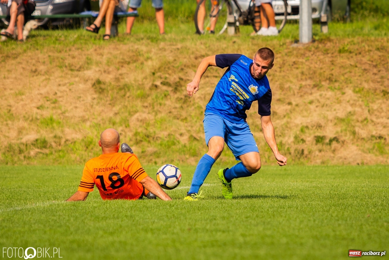 Zdjęcie w galerii na portalu naszraciborz.pl: Derby Raciborza. O wygranej przesądziły karne z kapelusza? [FOTO] wiadomości z regionu
