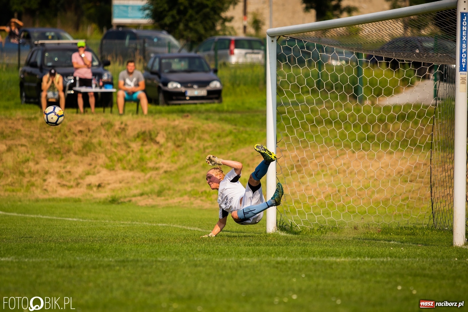 Zdjęcie w galerii na portalu naszraciborz.pl: Derby Raciborza. O wygranej przesądziły karne z kapelusza? [FOTO] wiadomości z regionu