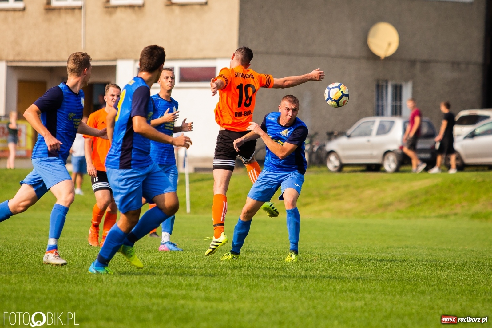 Zdjęcie w galerii na portalu naszraciborz.pl: Derby Raciborza. O wygranej przesądziły karne z kapelusza? [FOTO] wiadomości z regionu