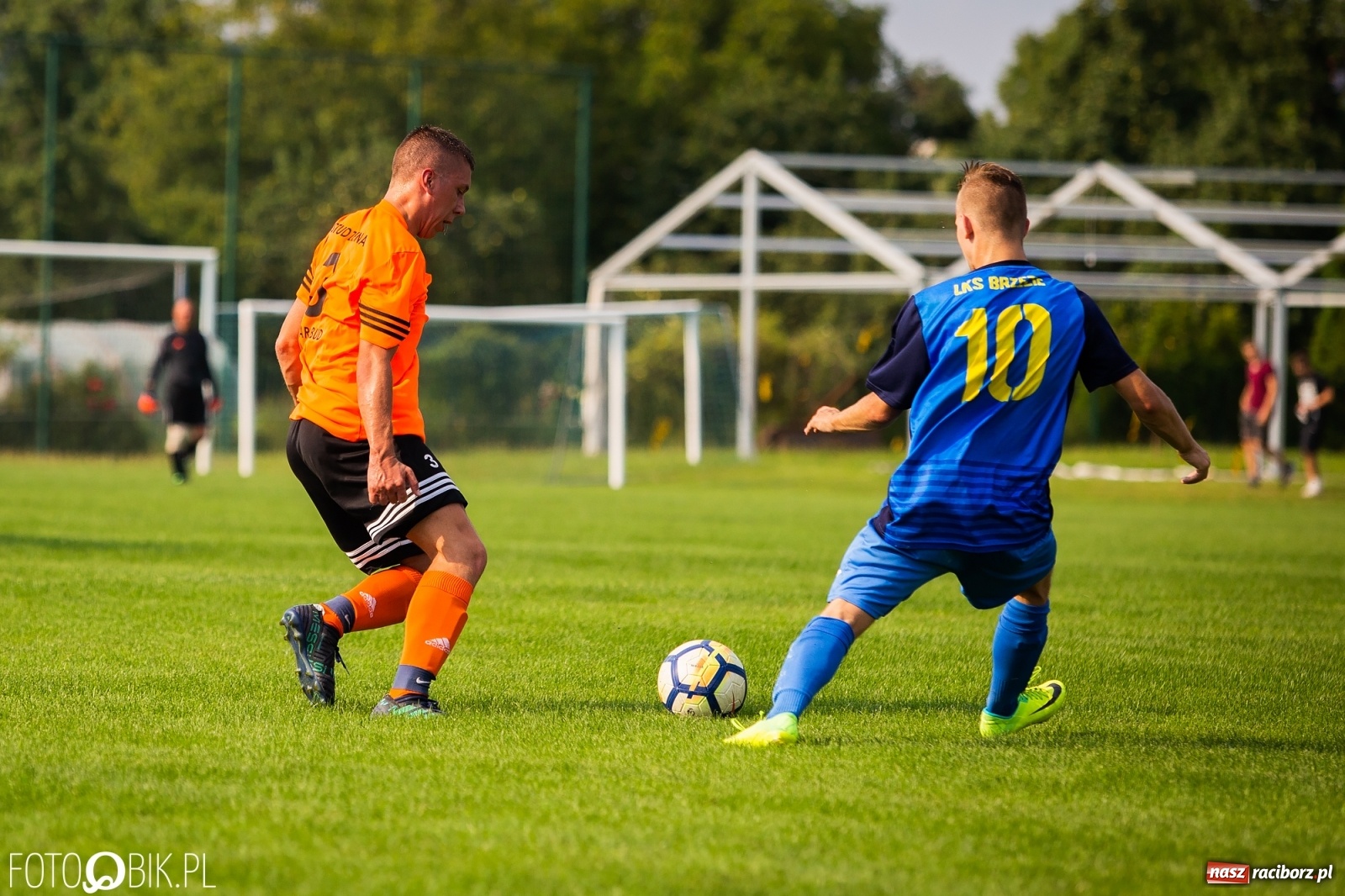 Zdjęcie w galerii na portalu naszraciborz.pl: Derby Raciborza. O wygranej przesądziły karne z kapelusza? [FOTO] wiadomości z regionu