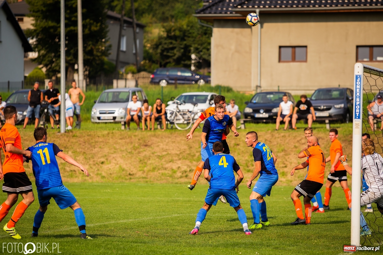 Zdjęcie w galerii na portalu naszraciborz.pl: Derby Raciborza. O wygranej przesądziły karne z kapelusza? [FOTO] wiadomości z regionu