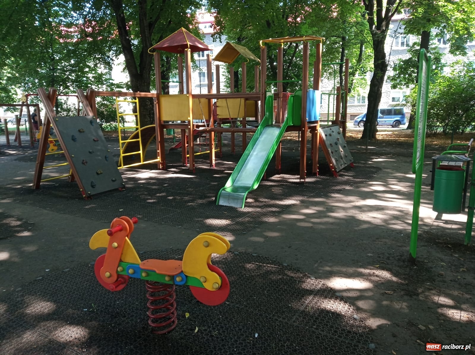 Zdjęcie w galerii na portalu naszraciborz.pl: Plac spisany na straty, martwy szczur i odpowiedź urzędu [FOTO] wiadomości z regionu