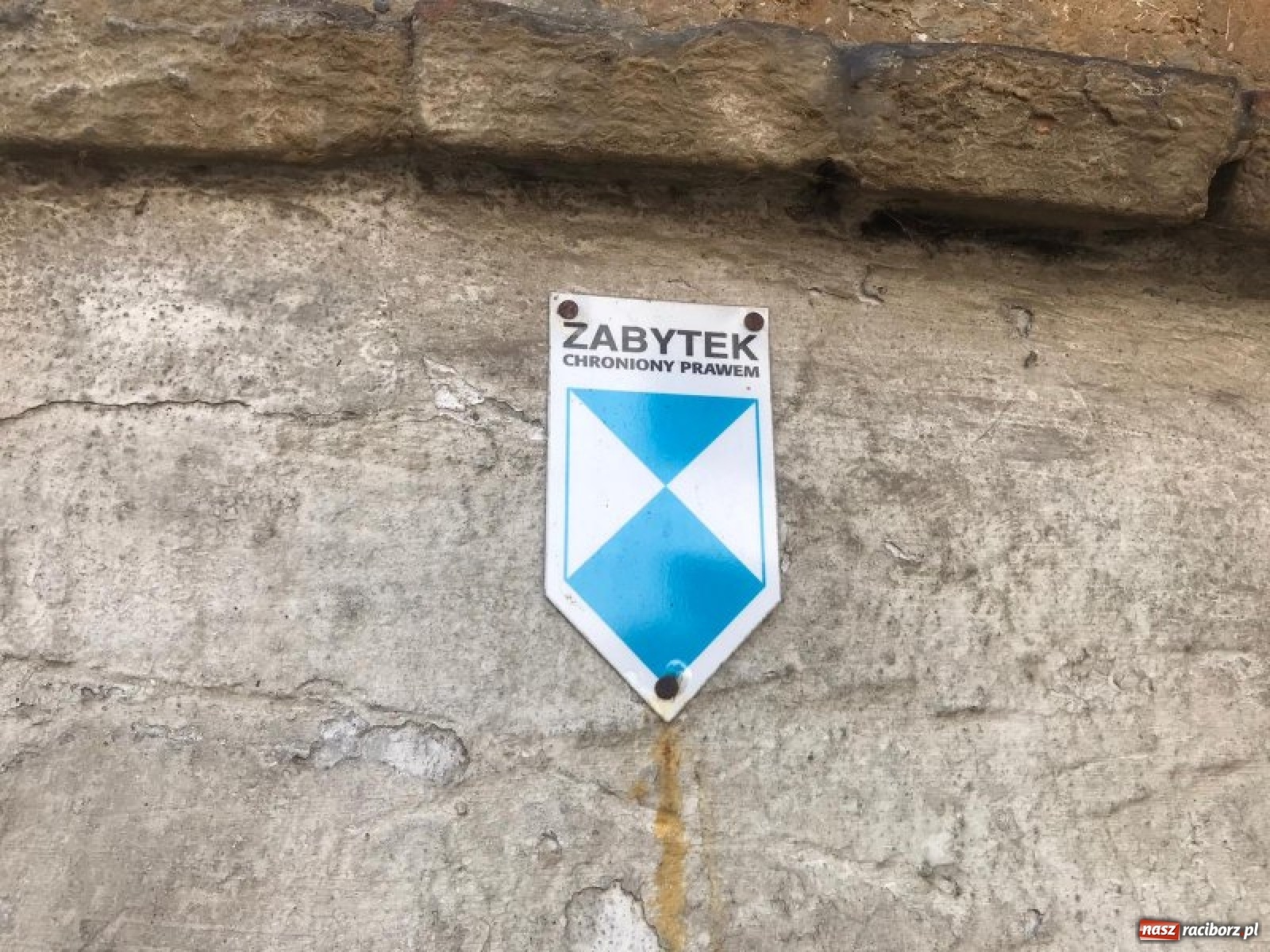 Zdjęcie w galerii na portalu naszraciborz.pl: Wkrótce dowiemy się, ile lat ma sudolski spichlerz wiadomości z regionu