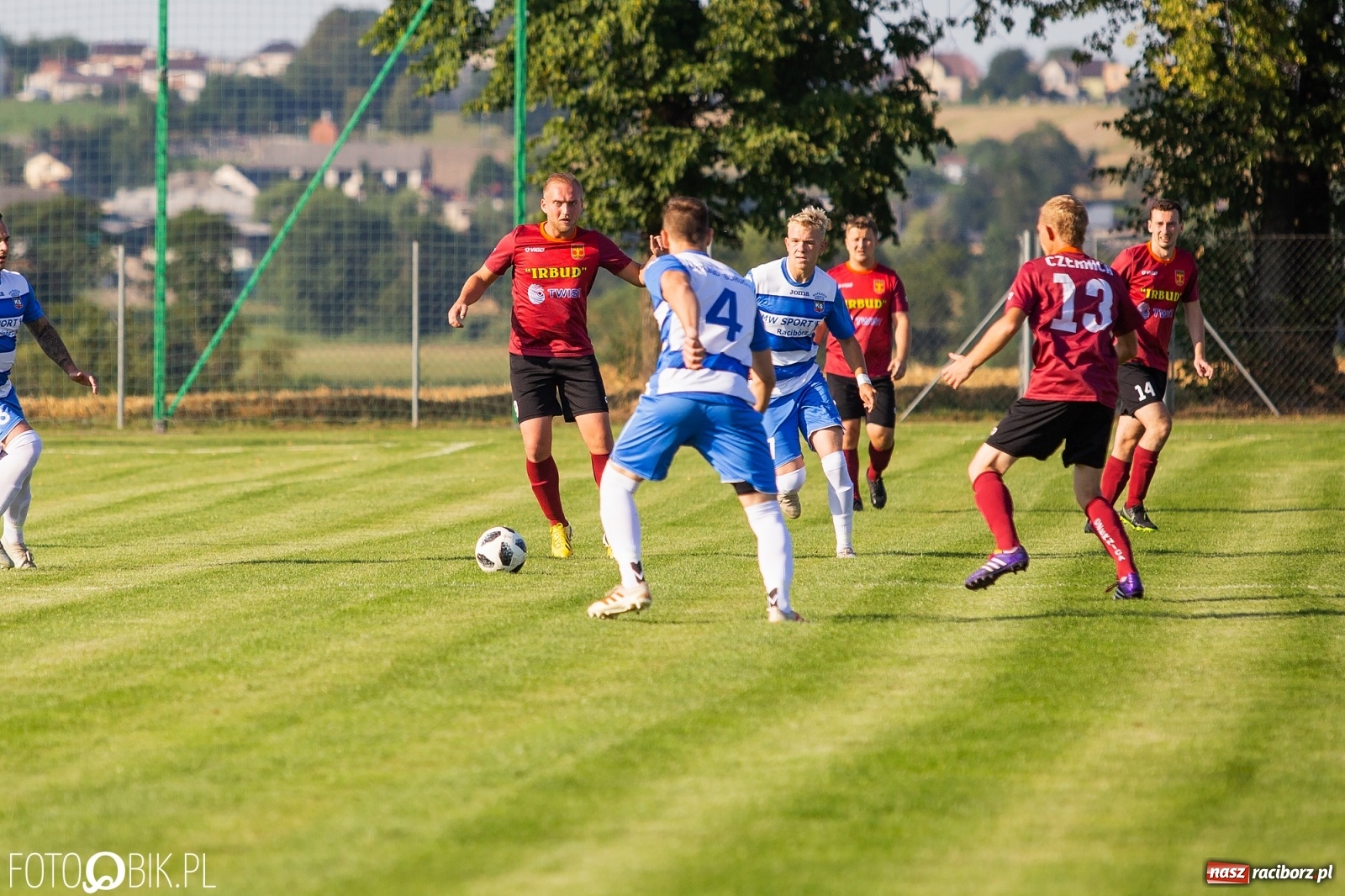 Zdjęcie w galerii na portalu naszraciborz.pl: Borutany zniszczyły mury czernickiego Zameczku [FOTO] wiadomości z regionu