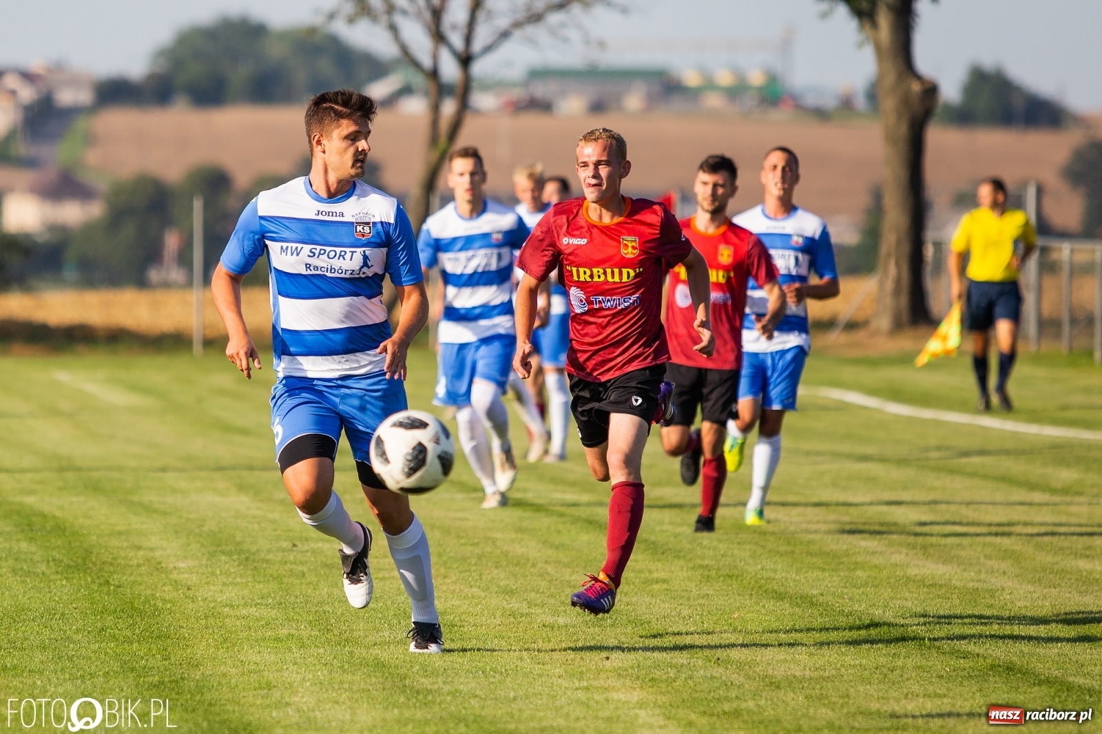 Zdjęcie w galerii na portalu naszraciborz.pl: Borutany zniszczyły mury czernickiego Zameczku [FOTO] wiadomości z regionu