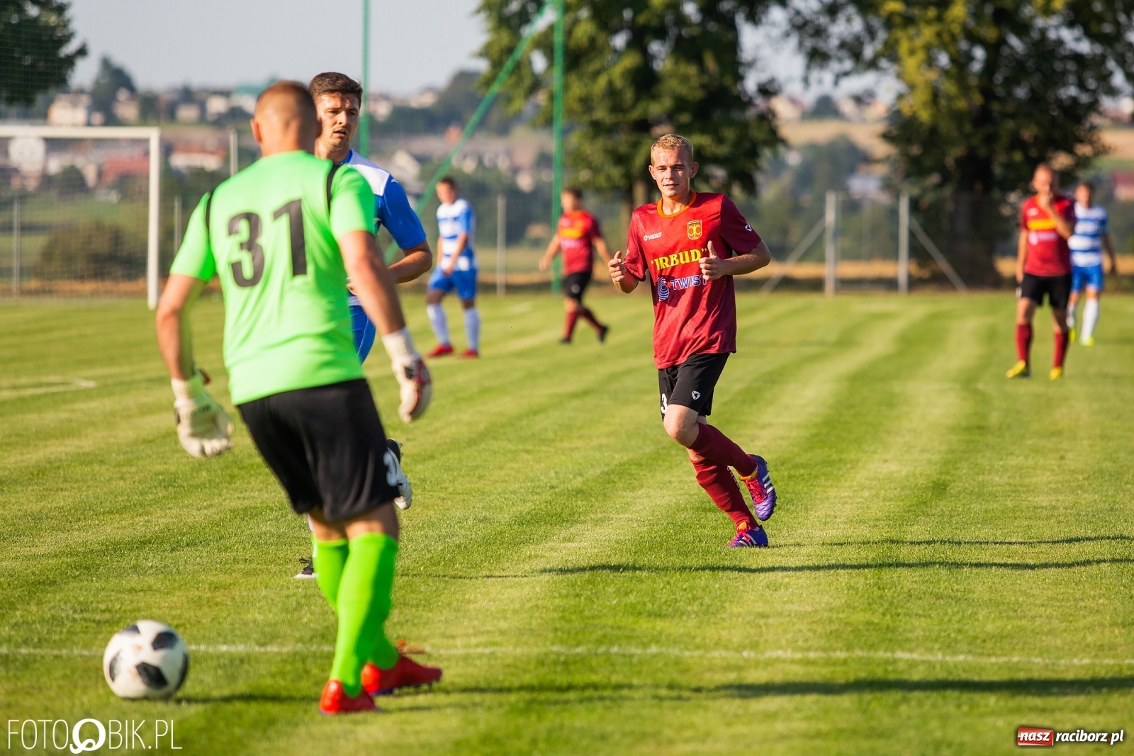 Zdjęcie w galerii na portalu naszraciborz.pl: Borutany zniszczyły mury czernickiego Zameczku [FOTO] wiadomości z regionu