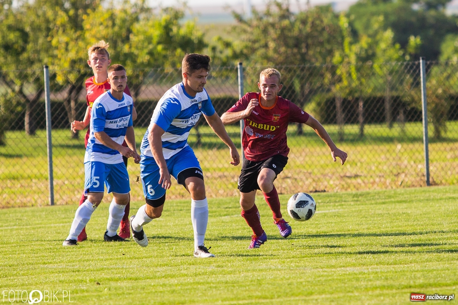 Zdjęcie w galerii na portalu naszraciborz.pl: Borutany zniszczyły mury czernickiego Zameczku [FOTO] wiadomości z regionu