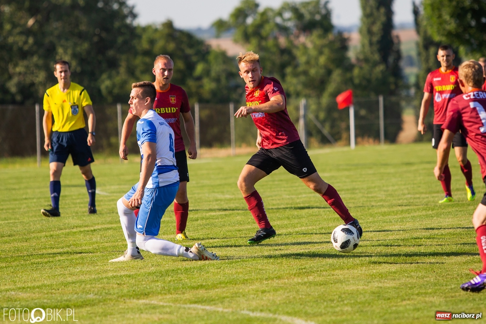 Zdjęcie w galerii na portalu naszraciborz.pl: Borutany zniszczyły mury czernickiego Zameczku [FOTO] wiadomości z regionu