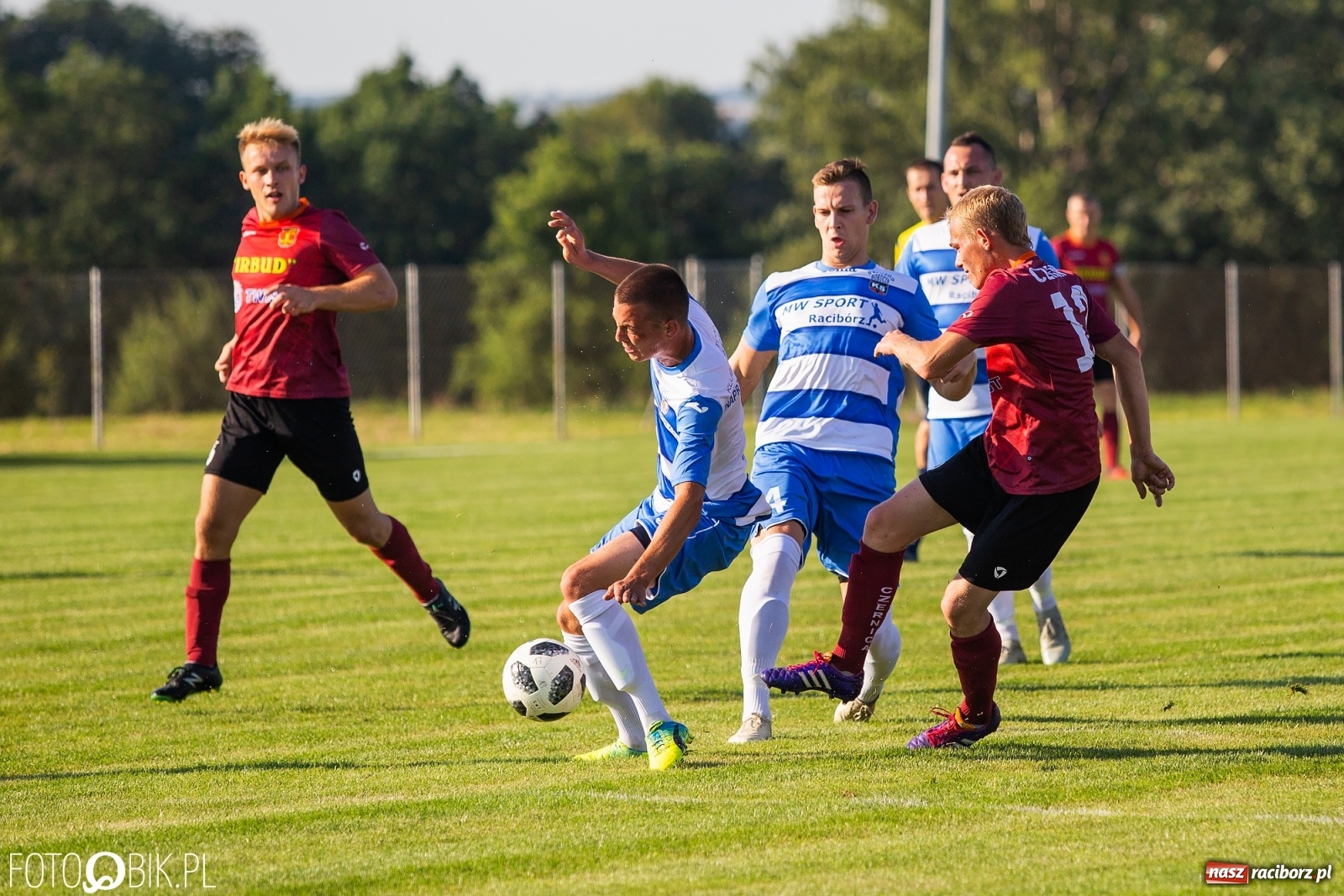 Zdjęcie w galerii na portalu naszraciborz.pl: Borutany zniszczyły mury czernickiego Zameczku [FOTO] wiadomości z regionu