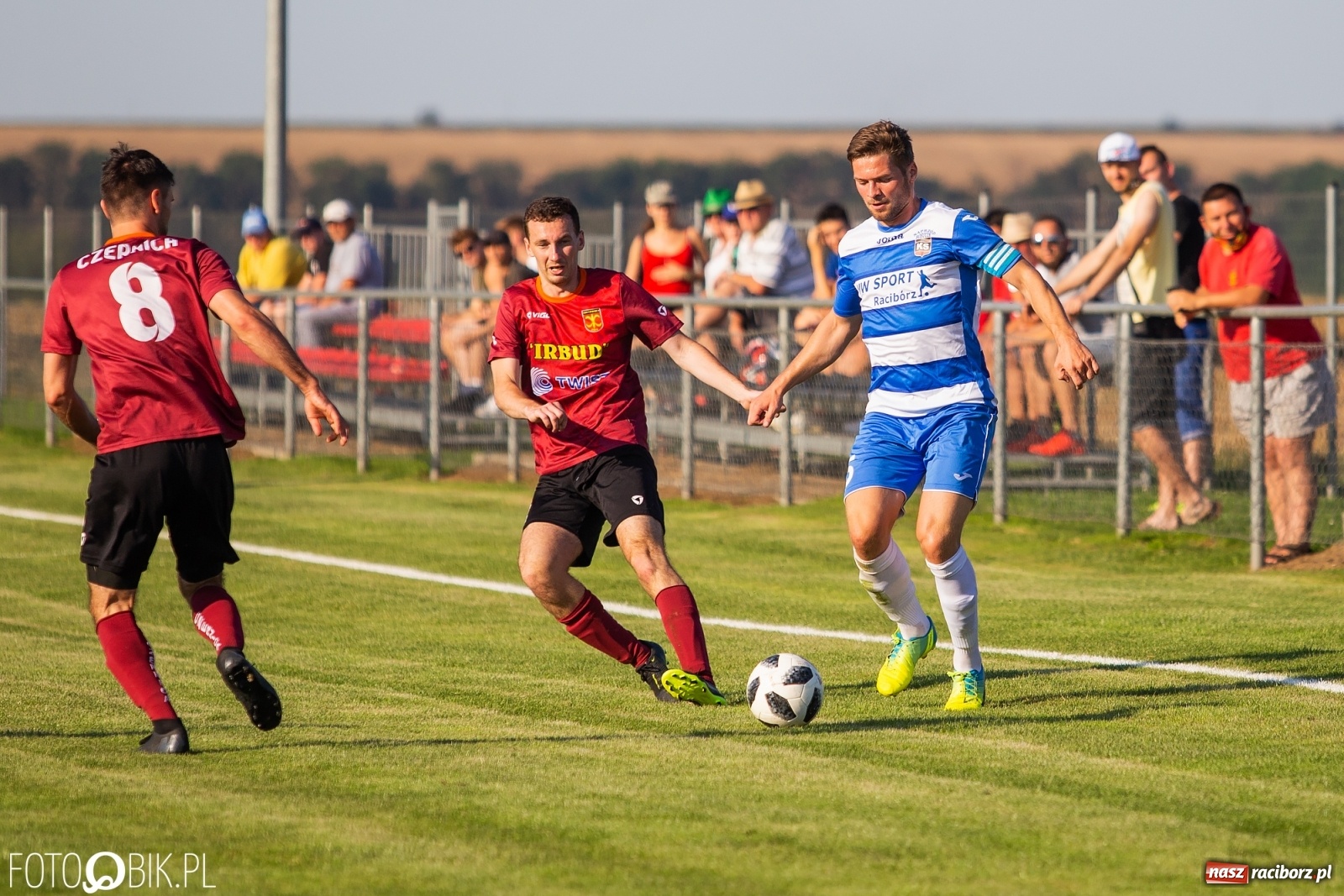 Zdjęcie w galerii na portalu naszraciborz.pl: Borutany zniszczyły mury czernickiego Zameczku [FOTO] wiadomości z regionu