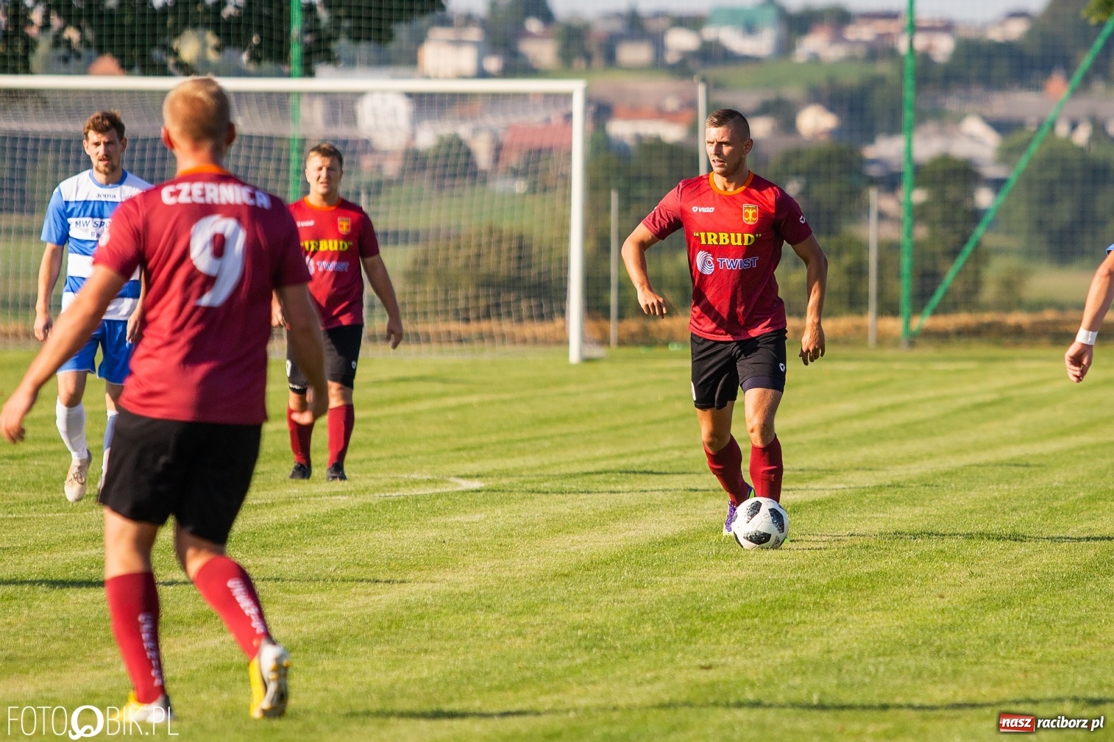 Zdjęcie w galerii na portalu naszraciborz.pl: Borutany zniszczyły mury czernickiego Zameczku [FOTO] wiadomości z regionu