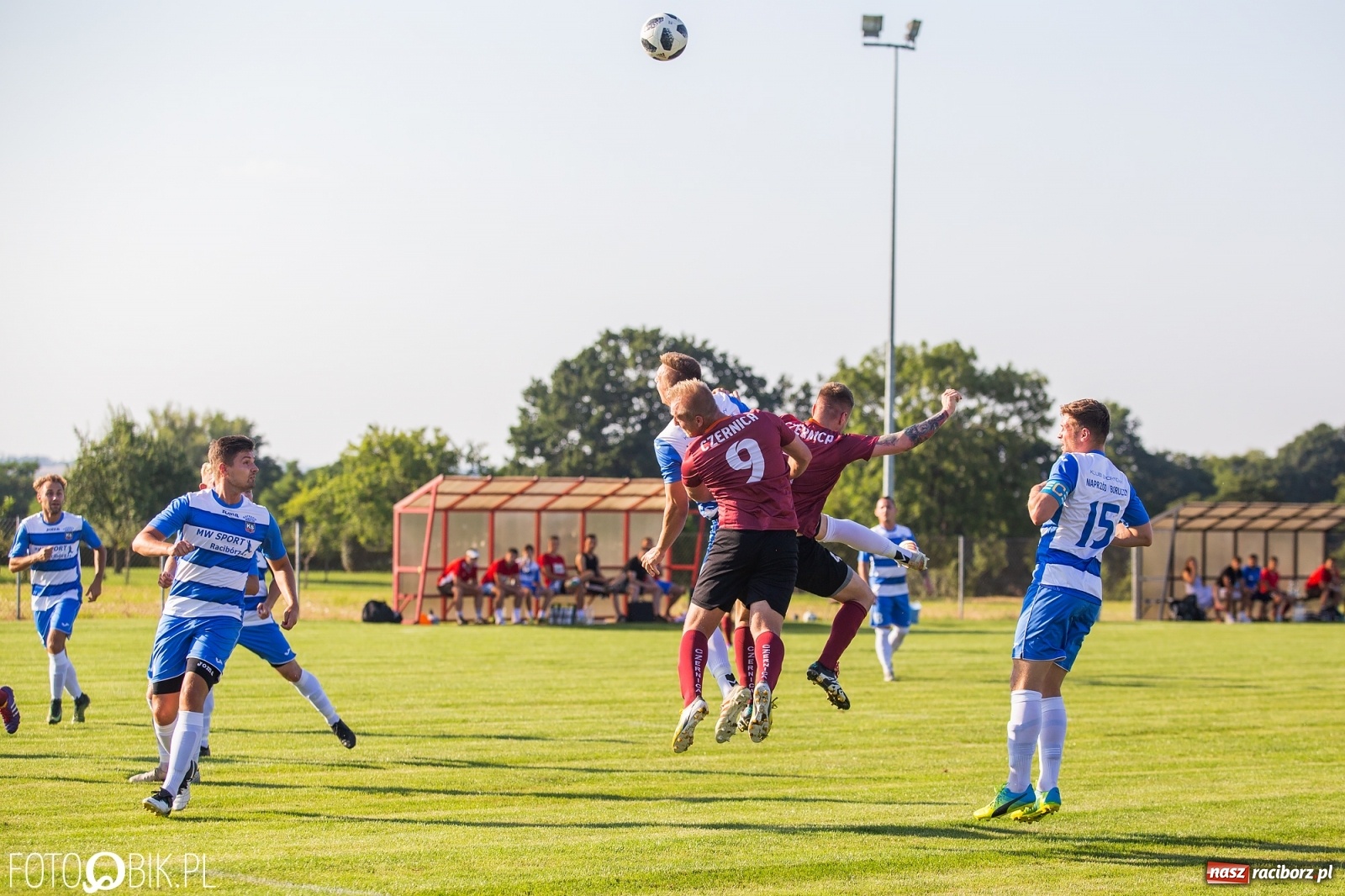 Zdjęcie w galerii na portalu naszraciborz.pl: Borutany zniszczyły mury czernickiego Zameczku [FOTO] wiadomości z regionu