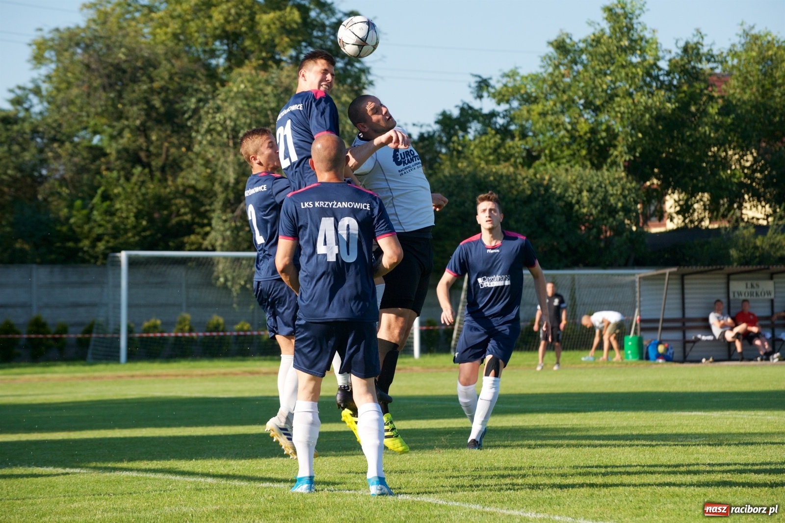Zdjęcie w galerii na portalu naszraciborz.pl: Tworków vs Krzyżanowice. Historyczna wygrana gospodarzy [FOTO] wiadomości z regionu